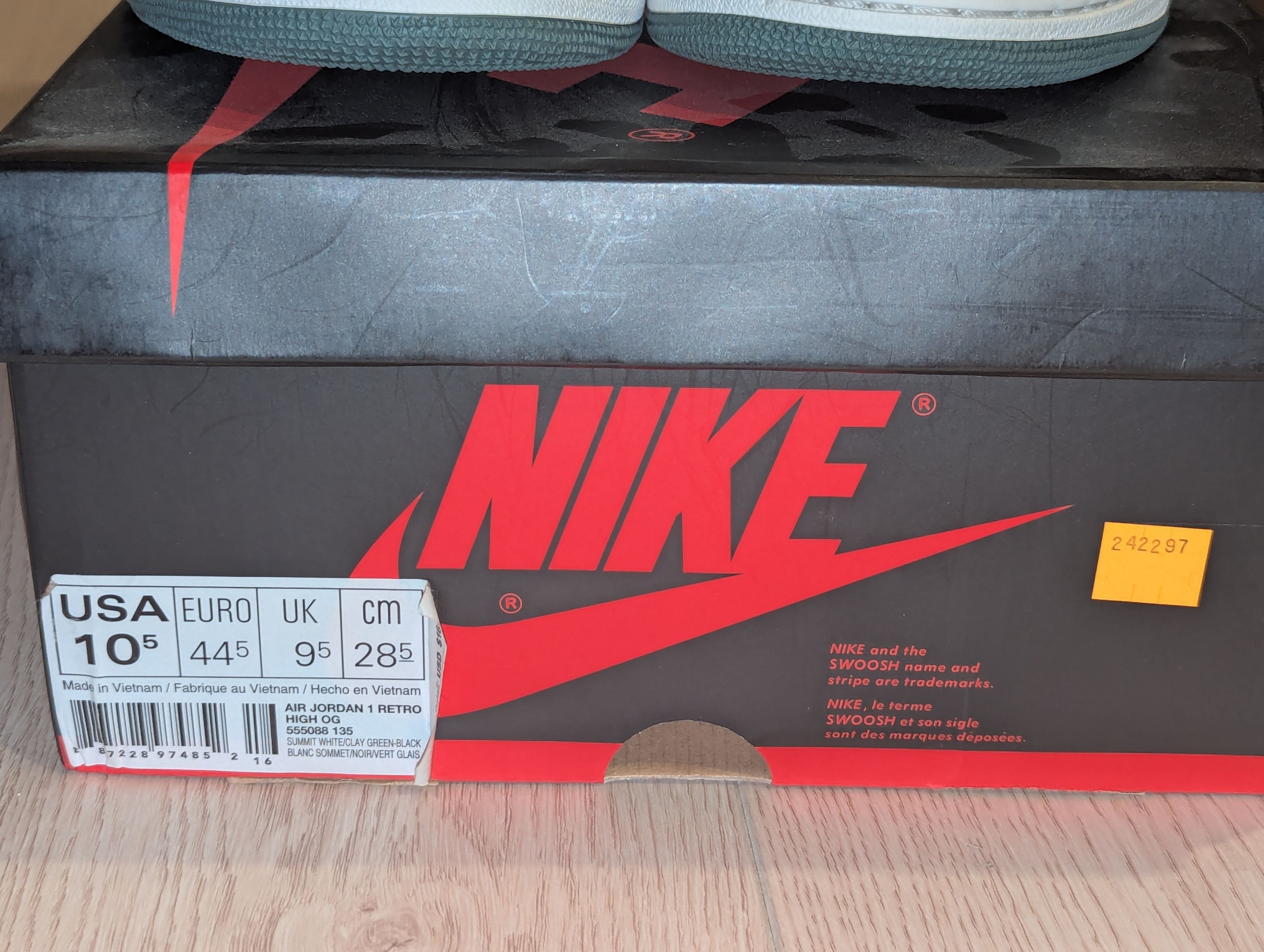 Jordan Brand × Nike Nike Air Jordan 1 Retro High OG Clay Green 2018 Size US 10.5 / EU 43-44 - 5 Thumbnail