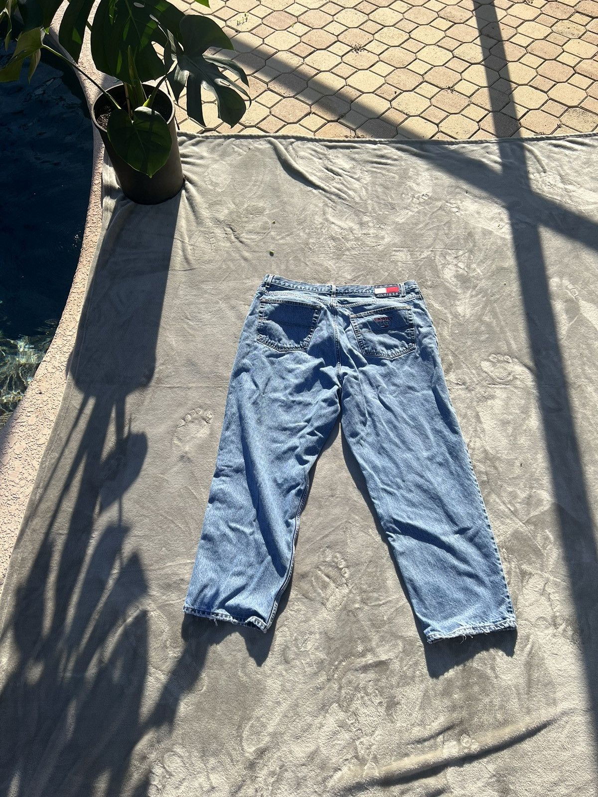 Tommy Hilfiger Vintage 90’s Baggy Tommy Hilfiger Jeans Big Logo Size US 36 / EU 52 - 4 Thumbnail