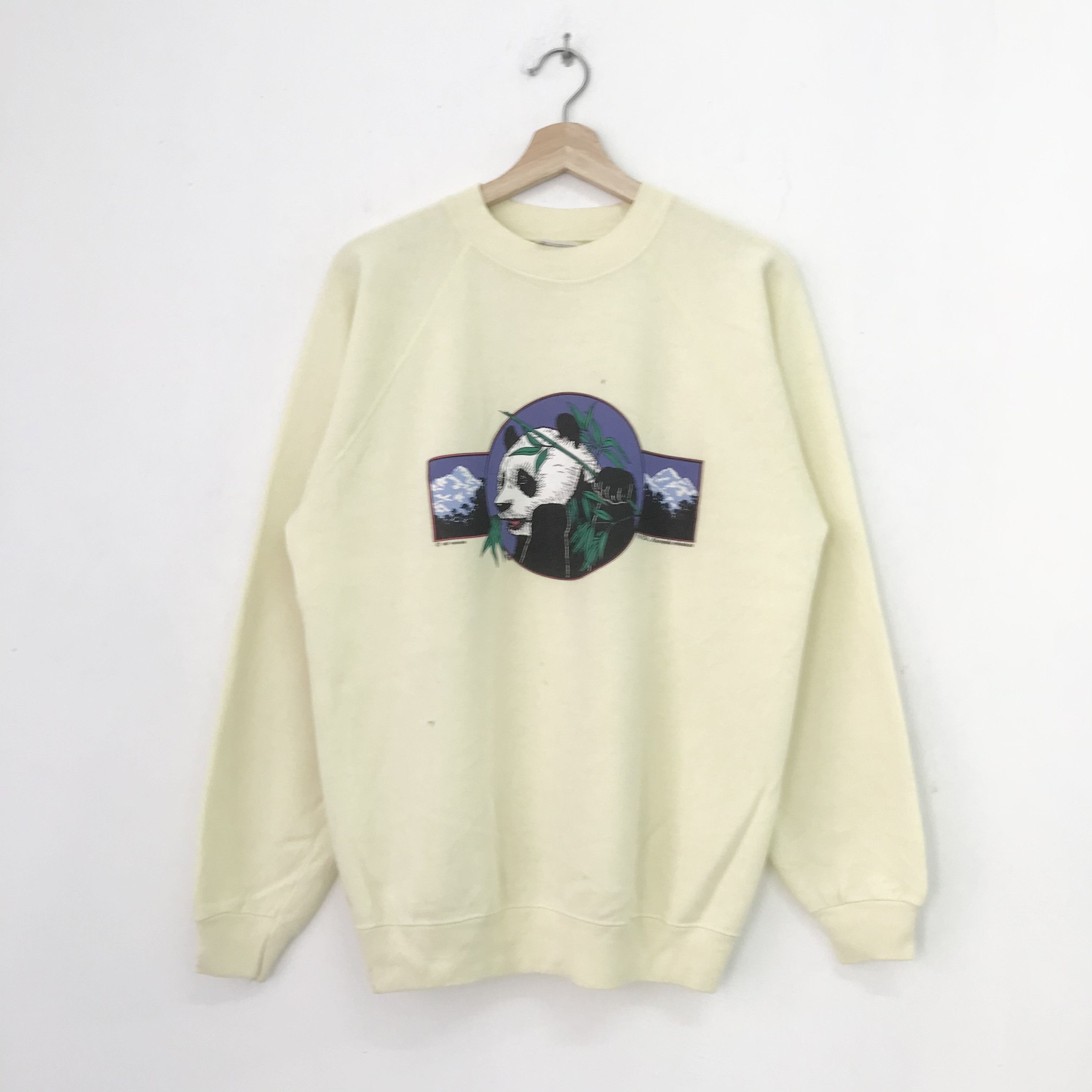 Vintage Vintage 90's Giant Panda Yellow Sweatshirt Large - 429 Size US L / EU 52-54 / 3 - 1 Thumbnail