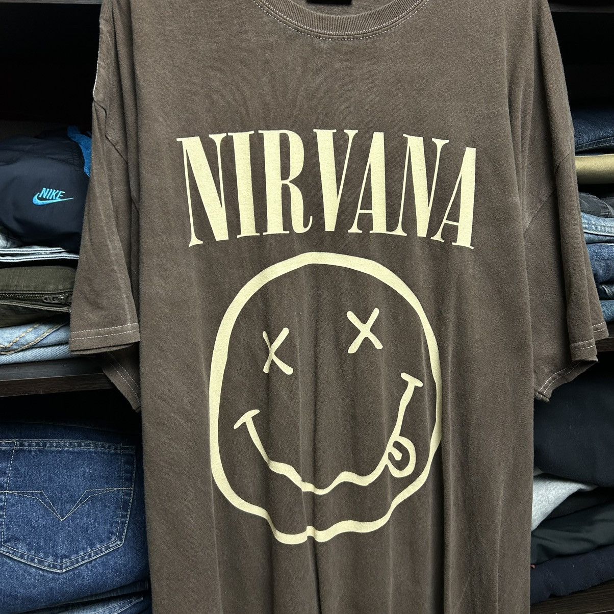 Band Tees Vintage Nirvana Big Smiley Logo Rock band brown tee size XL Size US XL / EU 56 / 4 - 2 Thumbnail