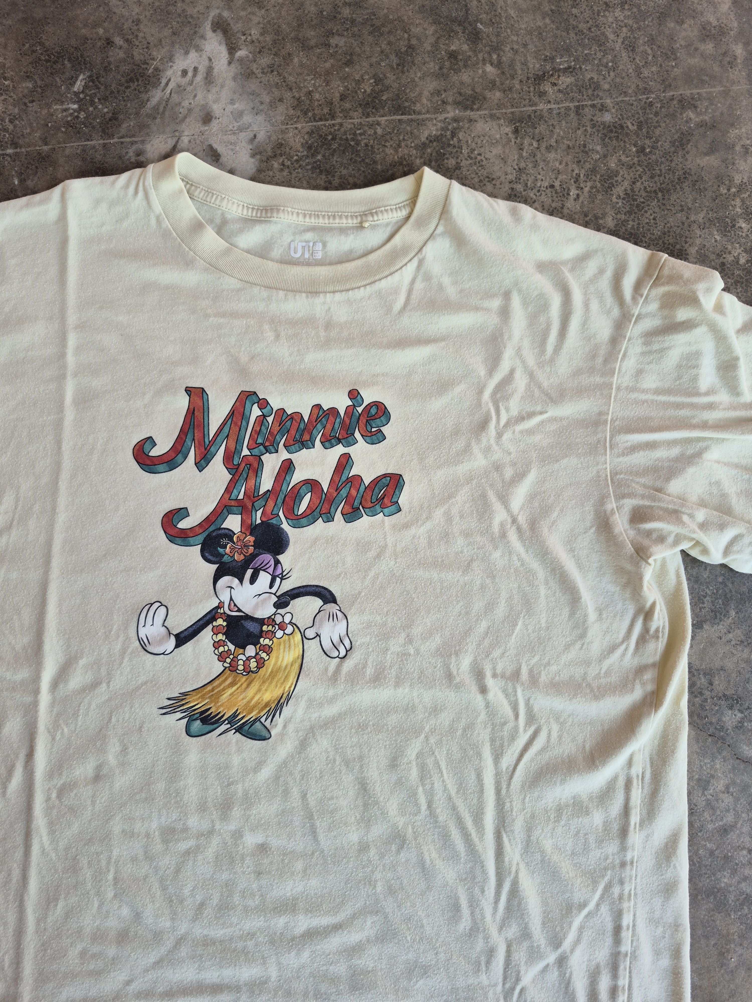 Disney 🔥 Uniqlo Disney Minnie Mouse Hawaii Tee Size US M / EU 48-50 / 2 - 3 Thumbnail