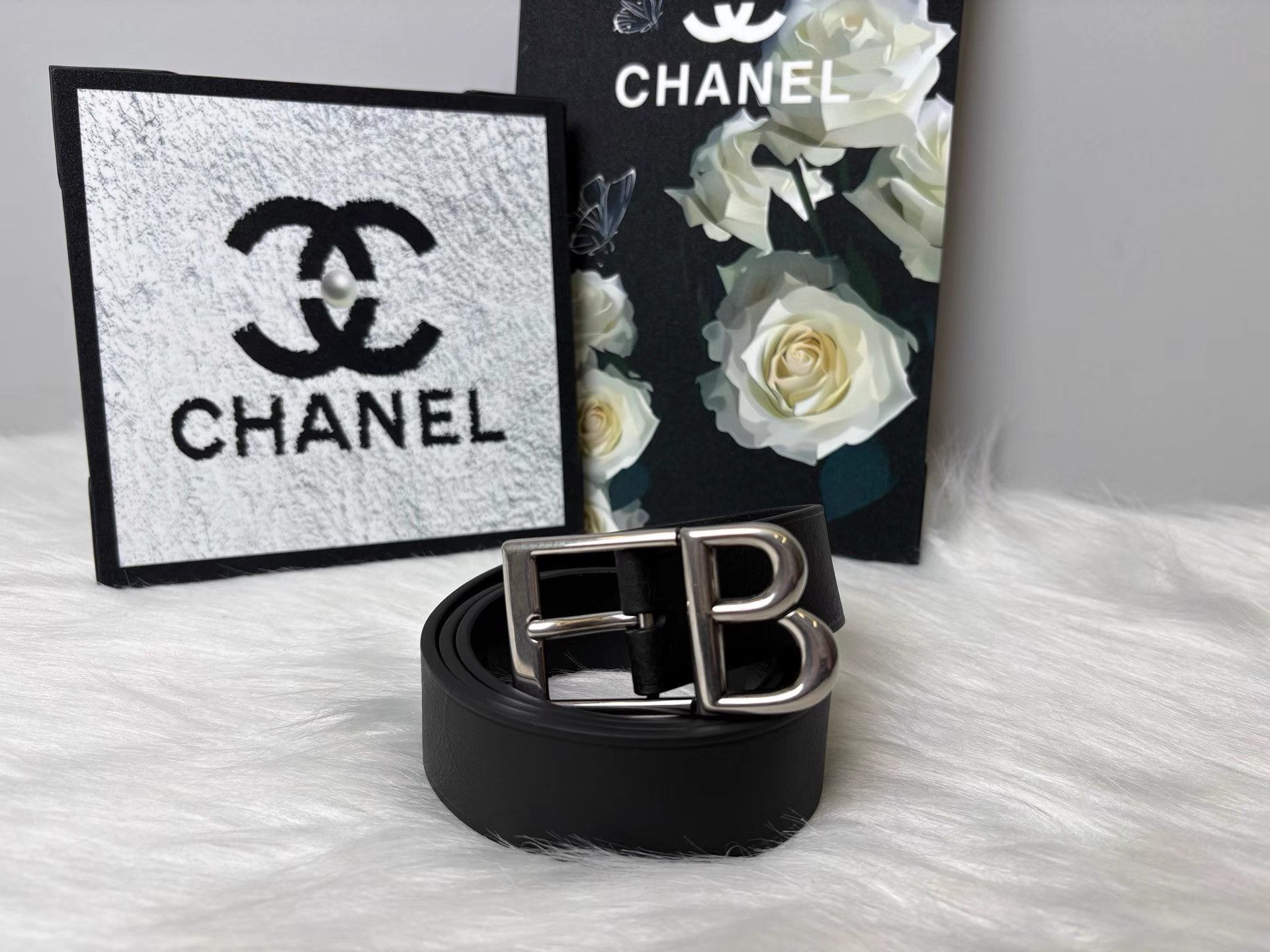 Balenciaga Balenciaga BB Logo Smooth Buckle Large Leather Belt K36 Size ONE SIZE - 1 Thumbnail