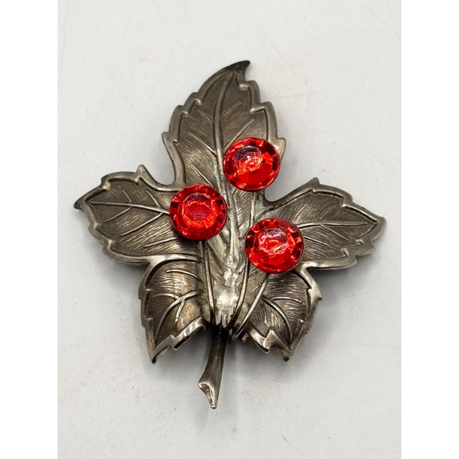 Vintage Vintage faceted glass red rhinestone leaf brooch pin Size ONE SIZE - 3 Thumbnail