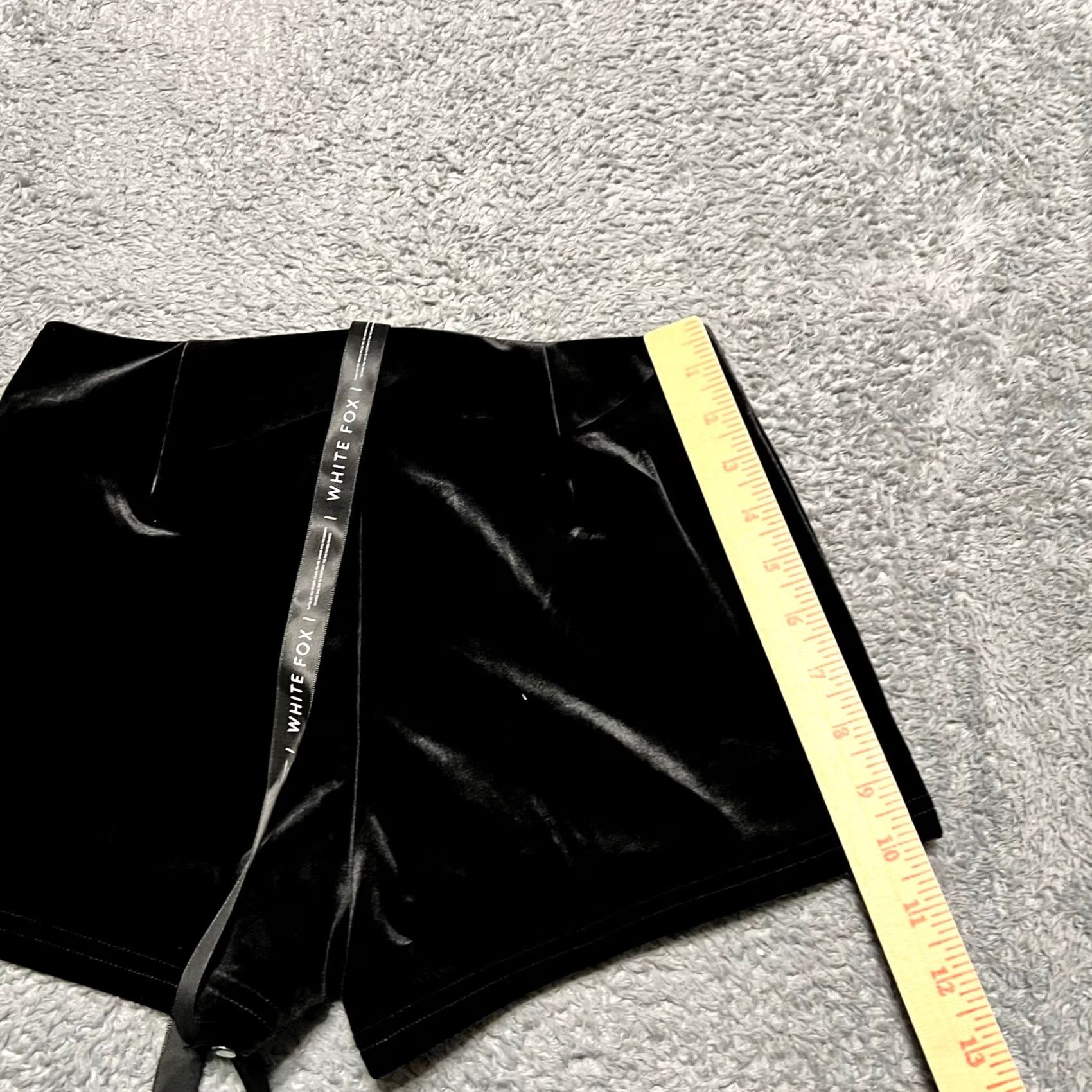 Velvet White Fox Shorts Womens Small Velvet Teddy Shortie Black S Womens Hot Pants) Size 28" / US 6 / IT 42 - 5 Thumbnail