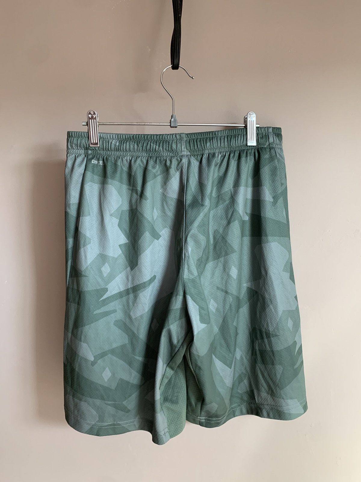 Puma Borussia Mönchengladbach 2020 soccer football shorts puma Size US 30 / EU 46 - 2 Thumbnail
