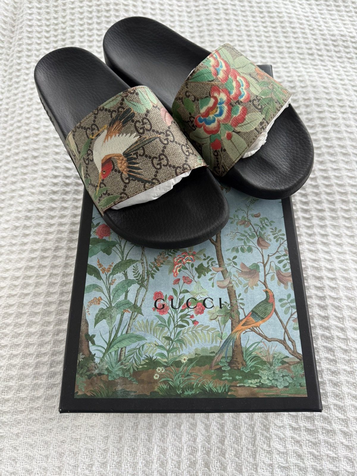 Gucci RARE Gucci Flip Flops Size 10 - Tian Bloom Flora Bird Size US 10 / EU 43 - 4 Thumbnail