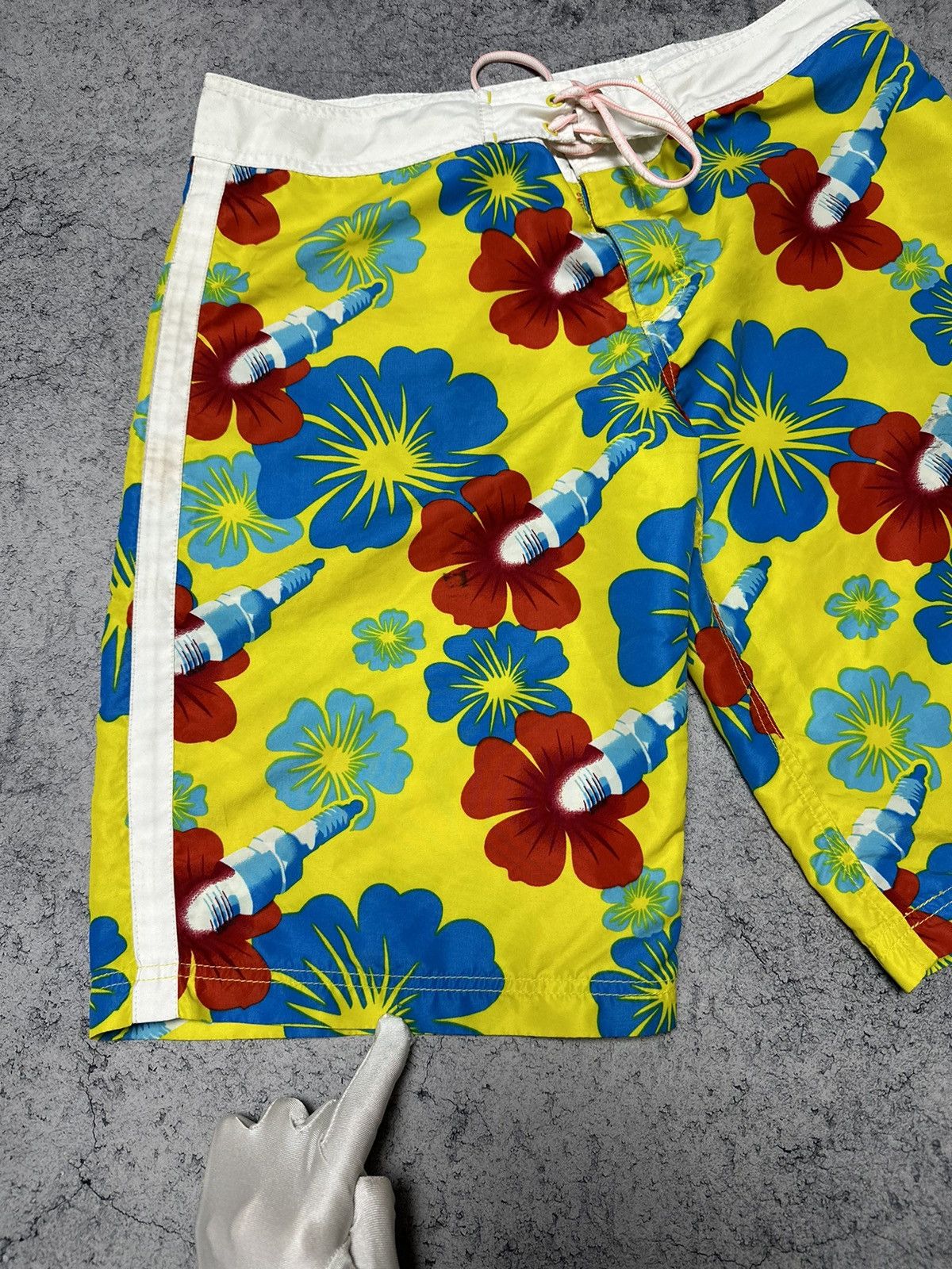 Mambo Vintage Mambo Goddess 2000 Floral Surf Shorts Size US 32 / EU 48 - 16 Thumbnail