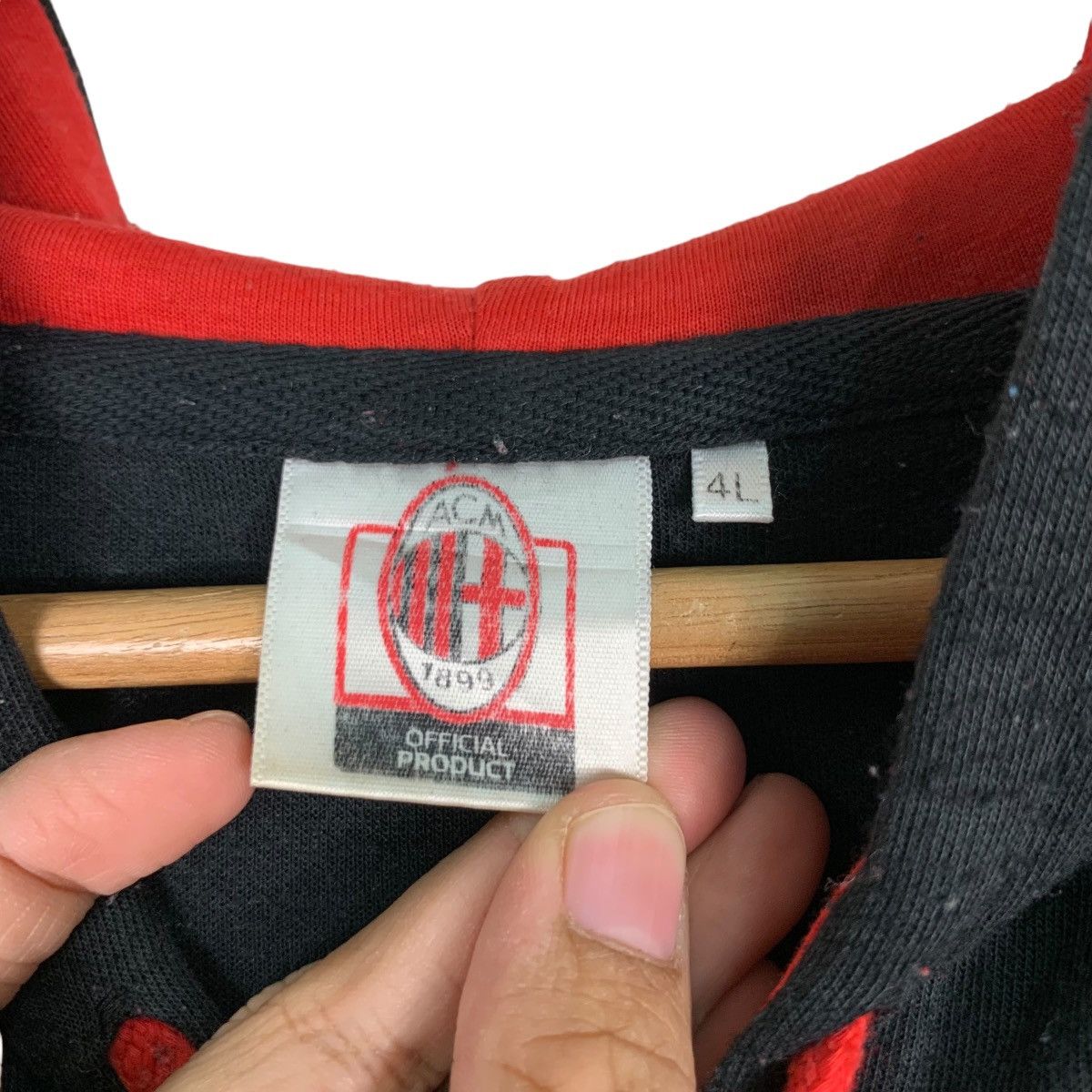 Vintage AC MILAN Big Logo Pullover Hoodies Size 4L #0592-C28 Size US XL / EU 56 / 4 - 12 Thumbnail