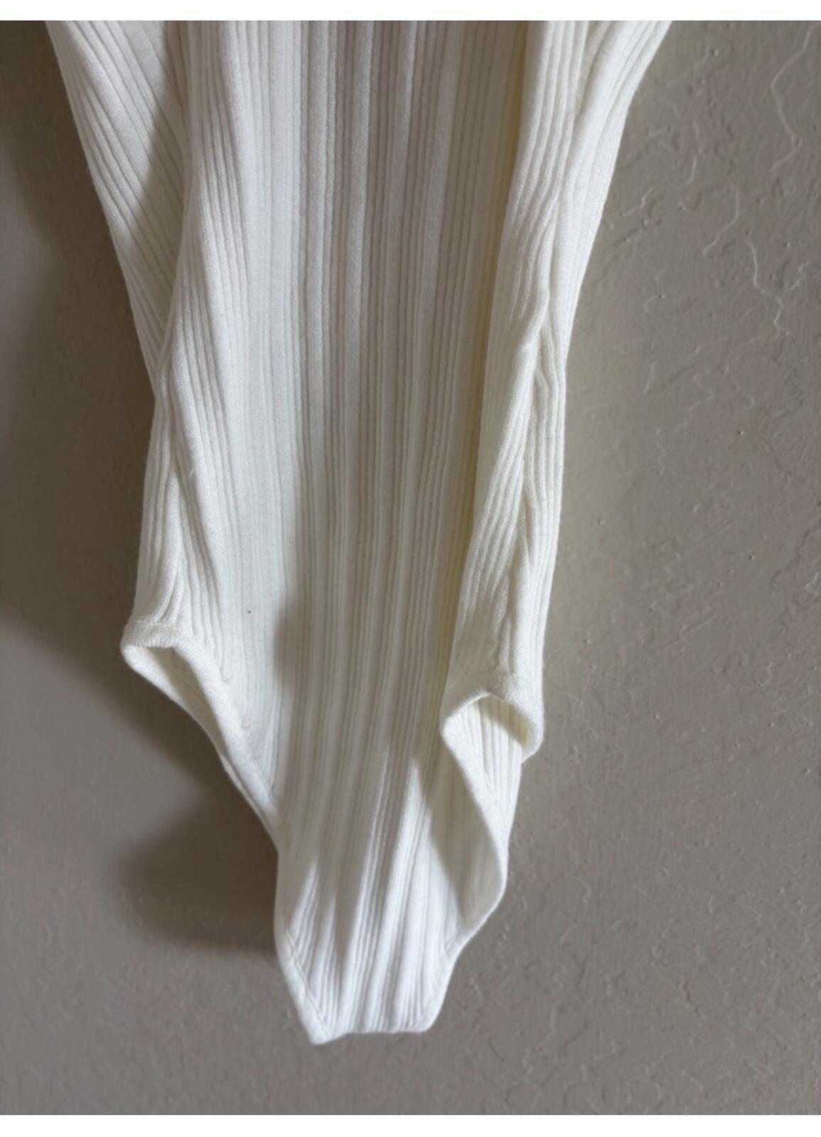 Other Forever 21 White Ribbed Scoop Neck Bodysuit Size M / US 6-8 / IT 42-44 - 4 Thumbnail