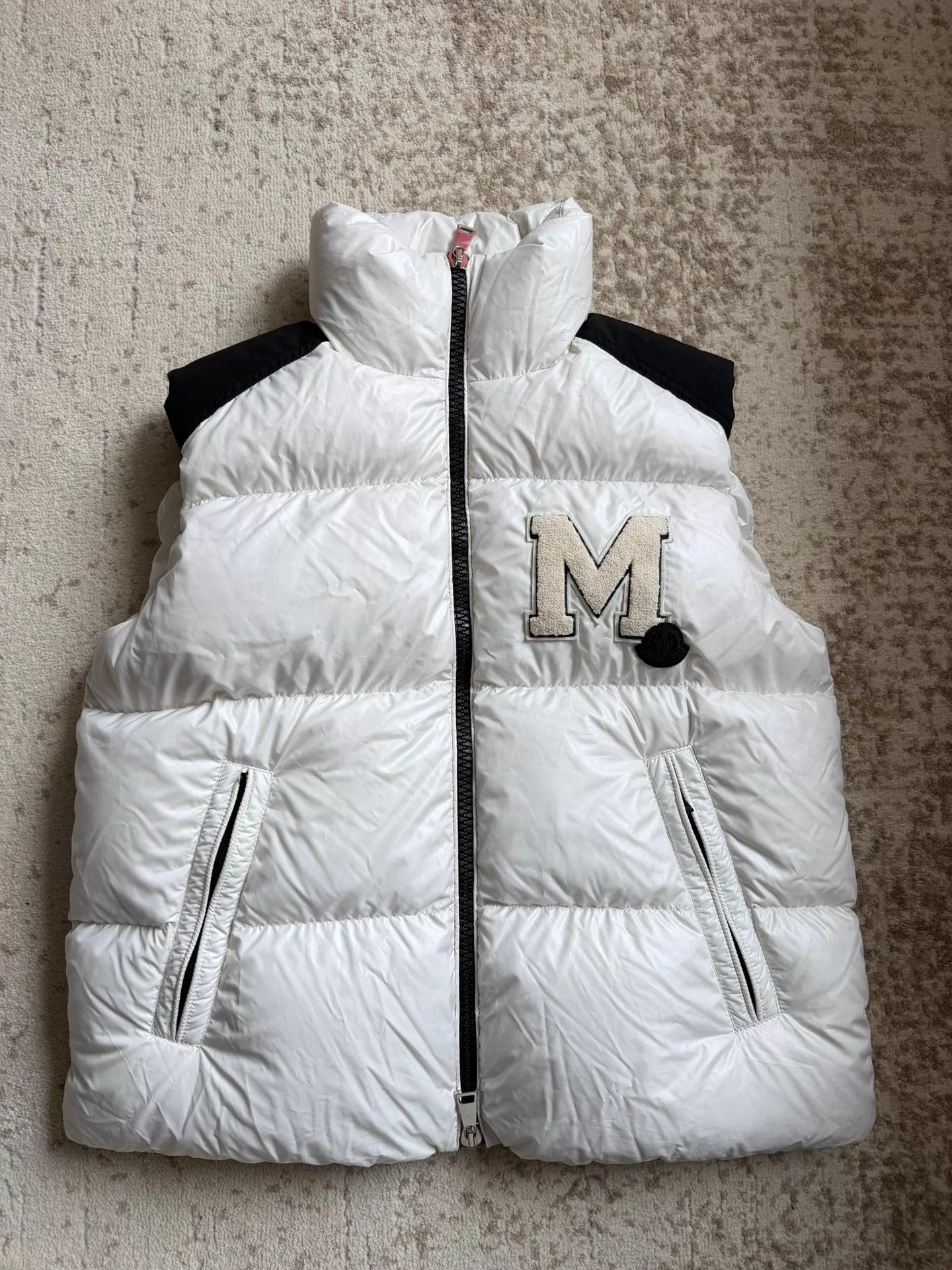 Moncler Moncler White Down Vest Size 0 Like New Size XS / US 0-2 / IT 36-38 - 1 Thumbnail