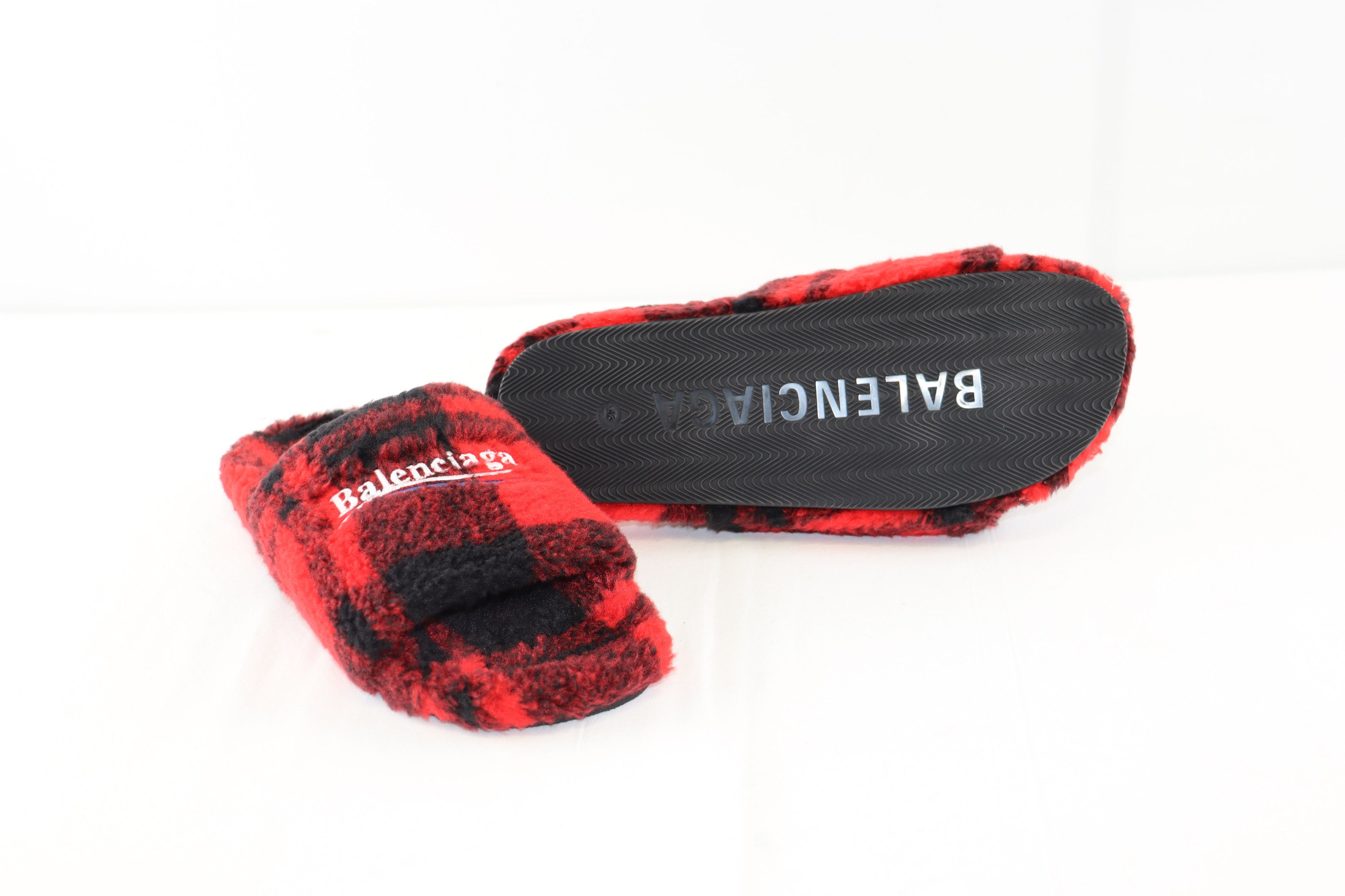 Balenciaga o1rshd1 Q:4 / Furry Slide in Red Size US 9 / EU 42 - 9 Thumbnail