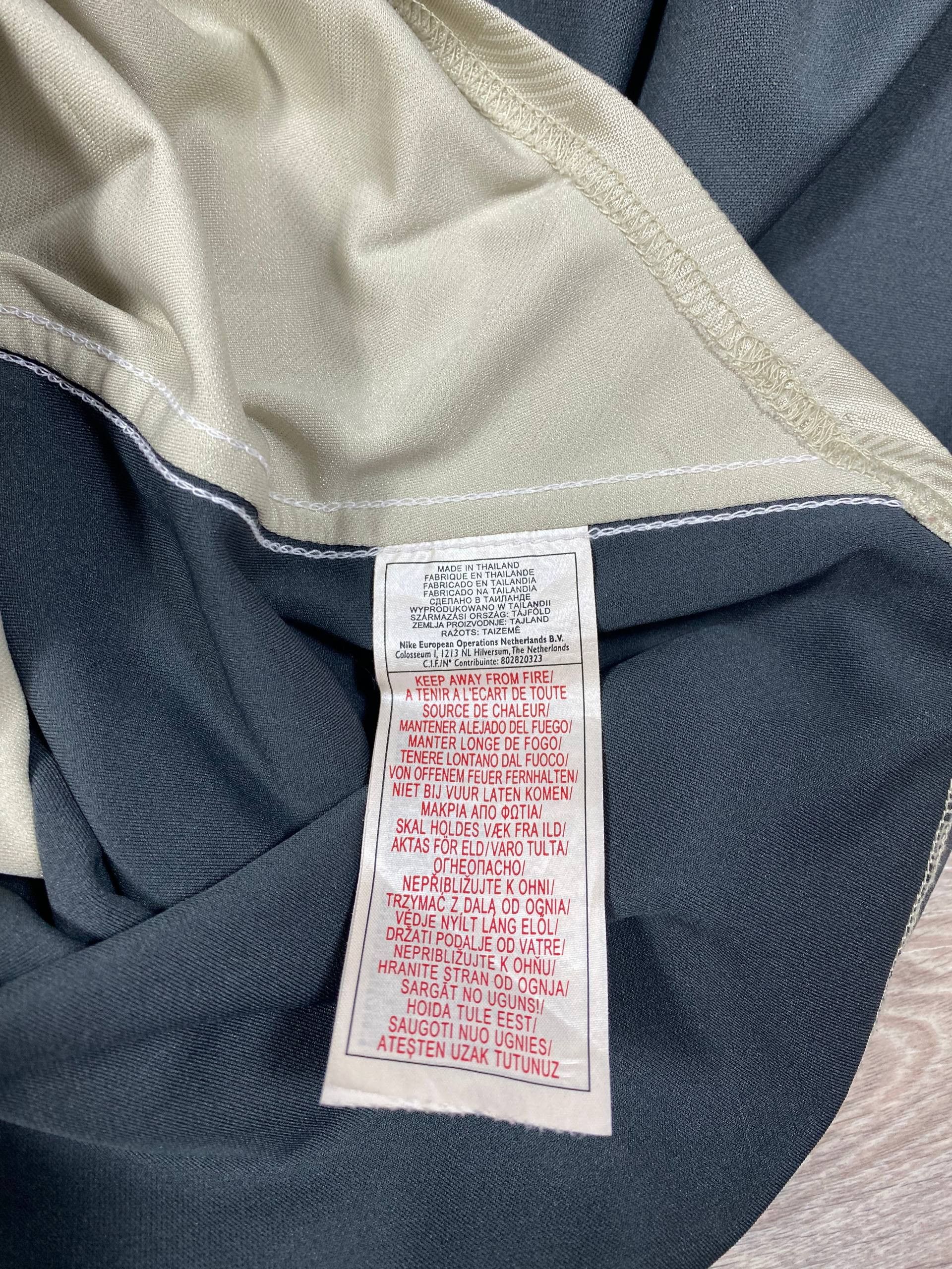 Nike Vintage Nike Total 90 T shirt Center Logo Size Large Size US L / EU 52-54 / 3 - 6 Thumbnail