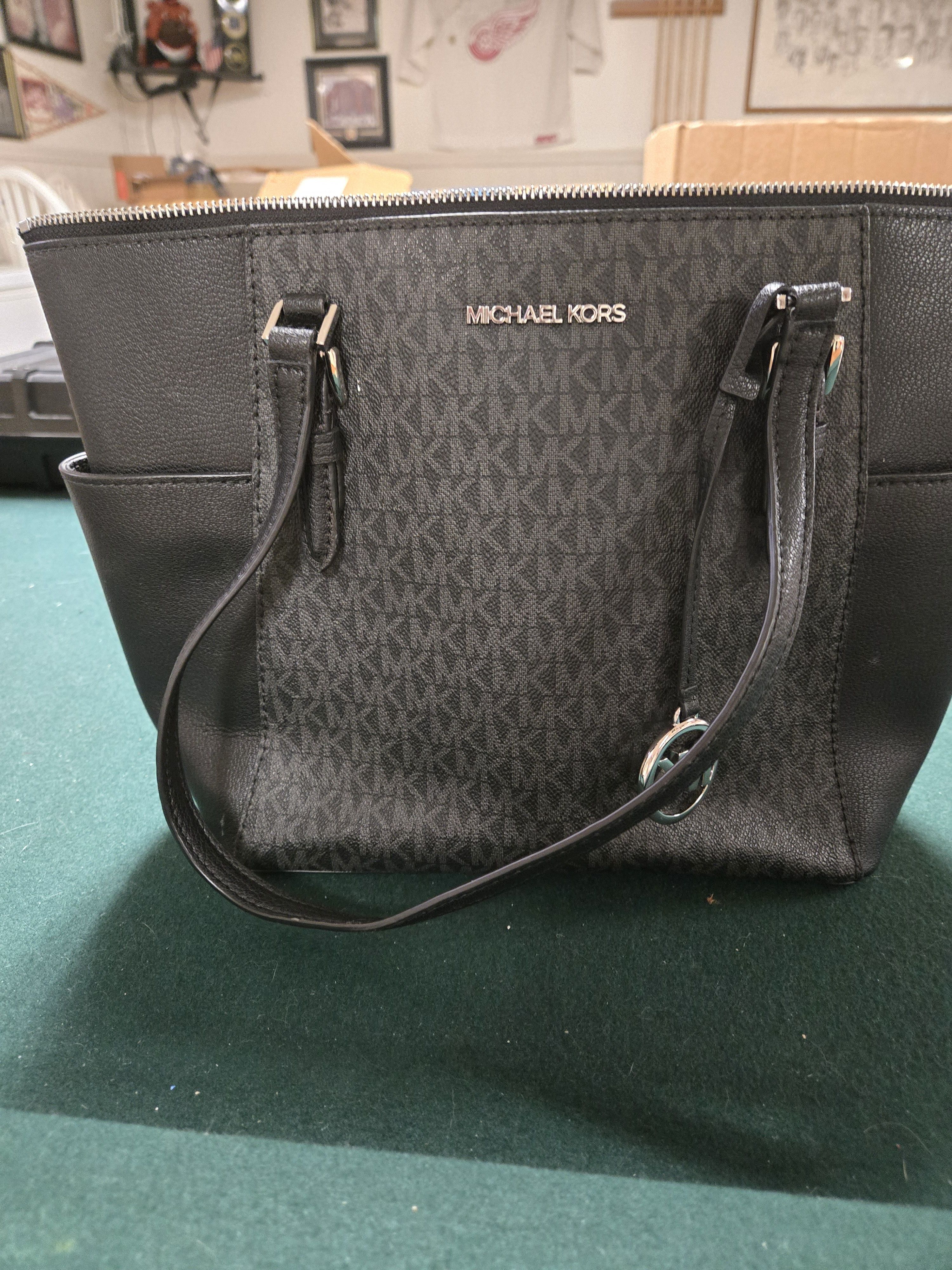 Michael Kors Michael Kors Black Handbag Size ONE SIZE - 1 Thumbnail