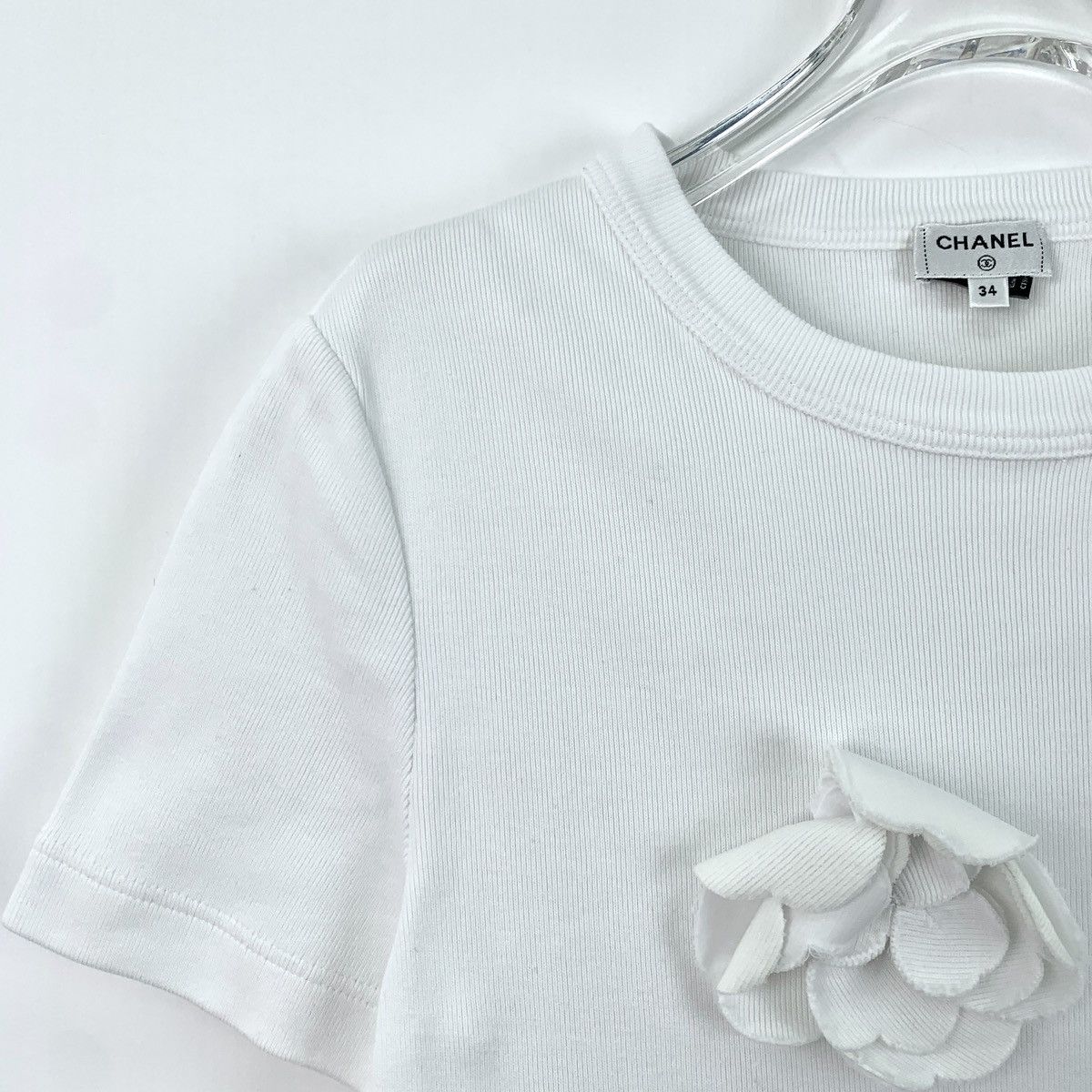 Chanel Chanel White Camellia Embossed Short Sleeve T-shirt K26WX Size XXS / US 00 / IT 34 - 3 Thumbnail