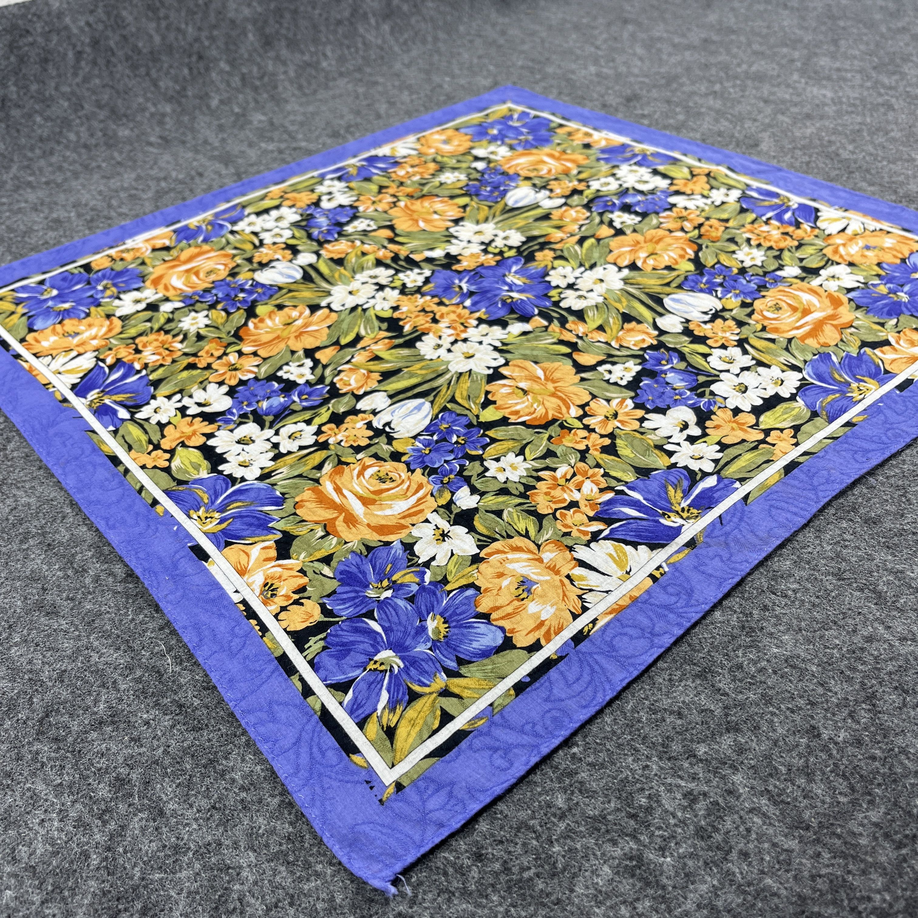 Vintage Yves Saint Laurent Handkerchief / Bandana / Neckerchief B292 Size ONE SIZE - 7 Thumbnail