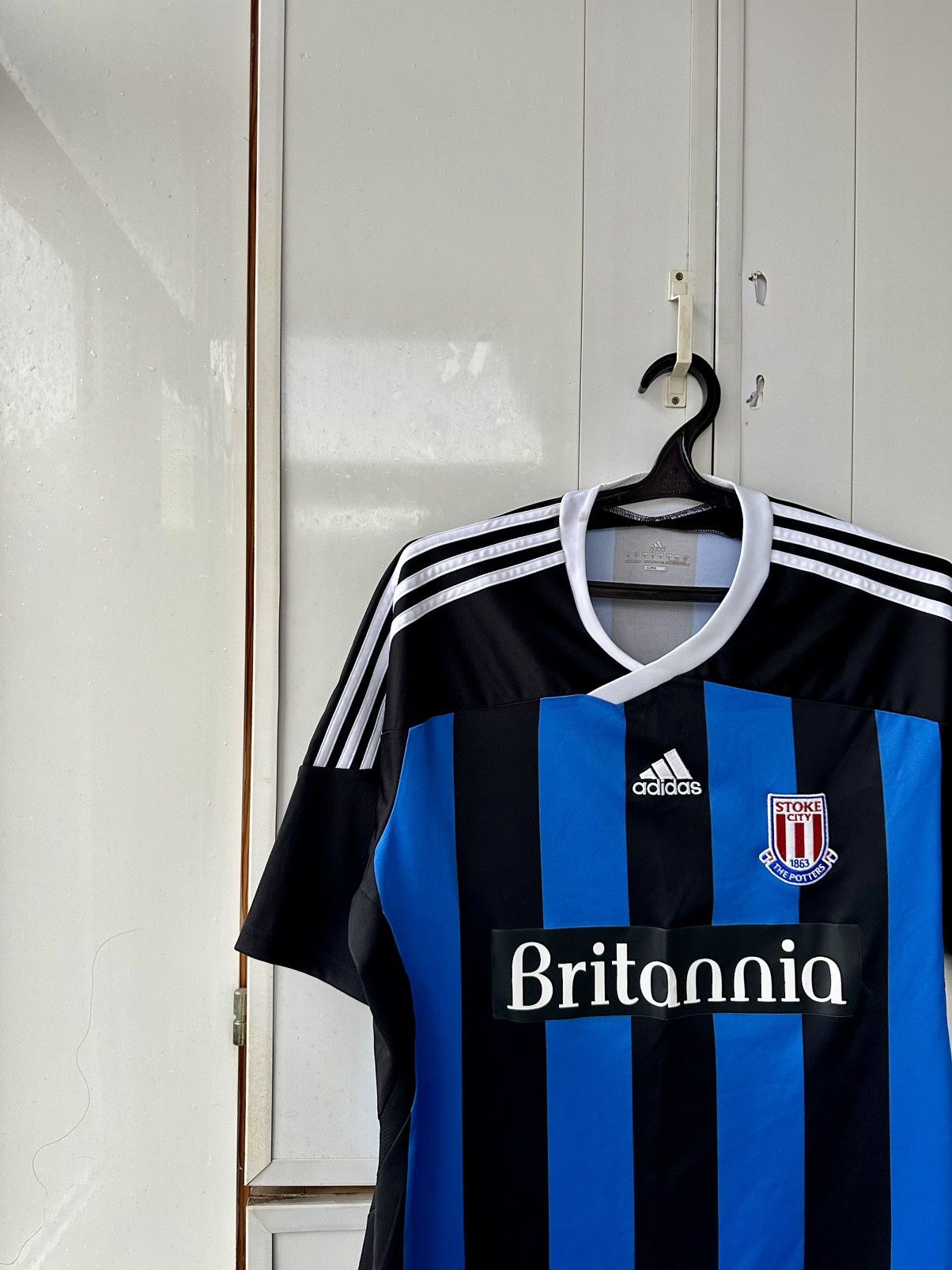 Adidas Vintage Stoke City Adidas Britannia Jersey Size US L / EU 52-54 / 3 - 2 Thumbnail