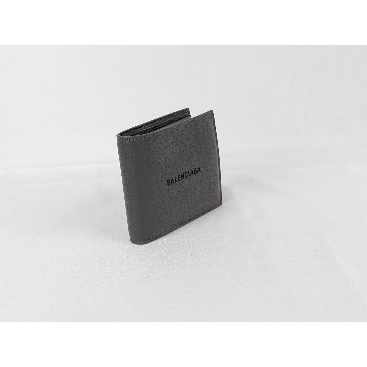 Balenciaga o1rshd1 Size: OS / Logo Wallet in Grey Size ONE SIZE - 2 Thumbnail