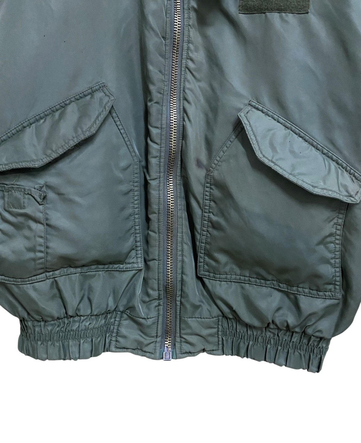 Vintage Vintage Military CWU 45P Bomber Flight Jacket 1990s Size US L / EU 52-54 / 3 - 9 Thumbnail