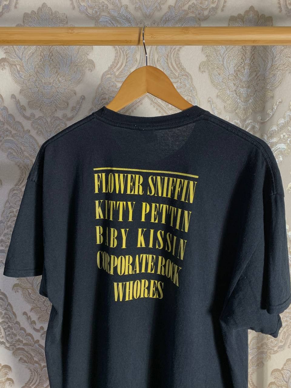 Band Tees Vintage Nirvana Kurt Cobain Rock Tour T-Shirt Y2K 90s Size US XL / EU 56 / 4 - 5 Thumbnail