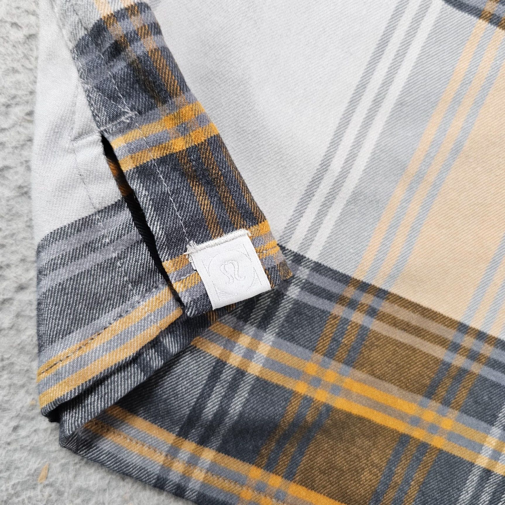 Lululemon Lululemon Shirt Mens Medium Gray Yellow Plaid Button Up Long Sleeve Casual Size US M / EU 48-50 / 2 - 4 Thumbnail
