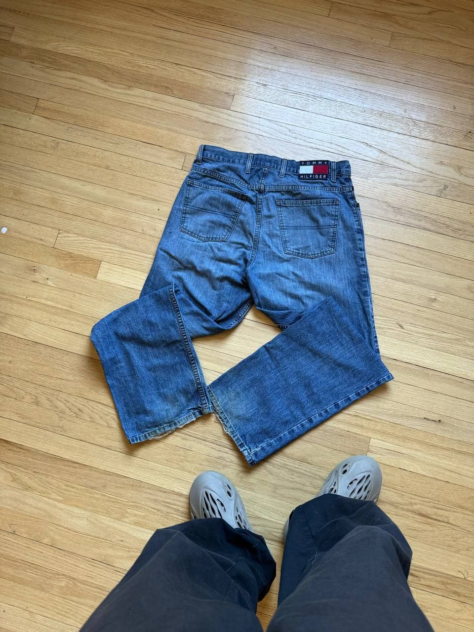 Tommy Hilfiger × Vintage Vintage Tommy Hilfiger Jeans Distressed Jeans 90s 32/30 Size US 32 / EU 48 - 2 Thumbnail