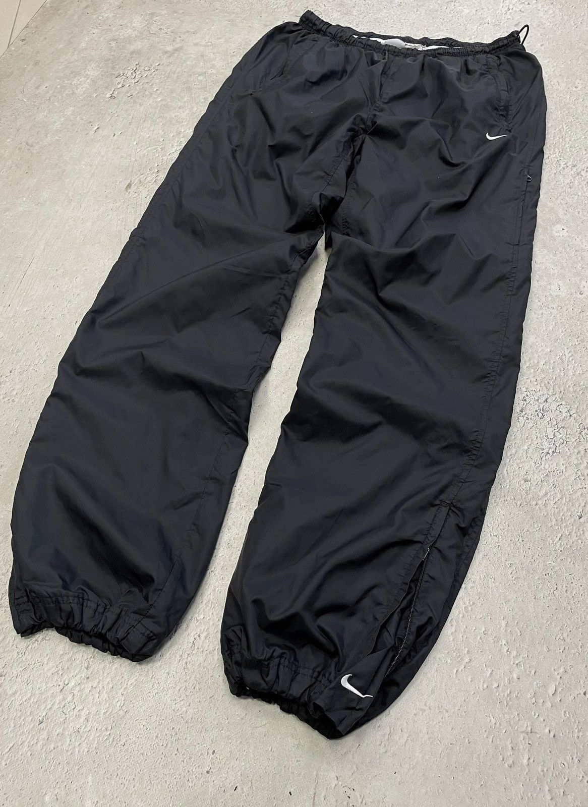 Nike Nike drill nylon pants minimal logo sport streetwear style Size US 34 / EU 50 - 3 Thumbnail