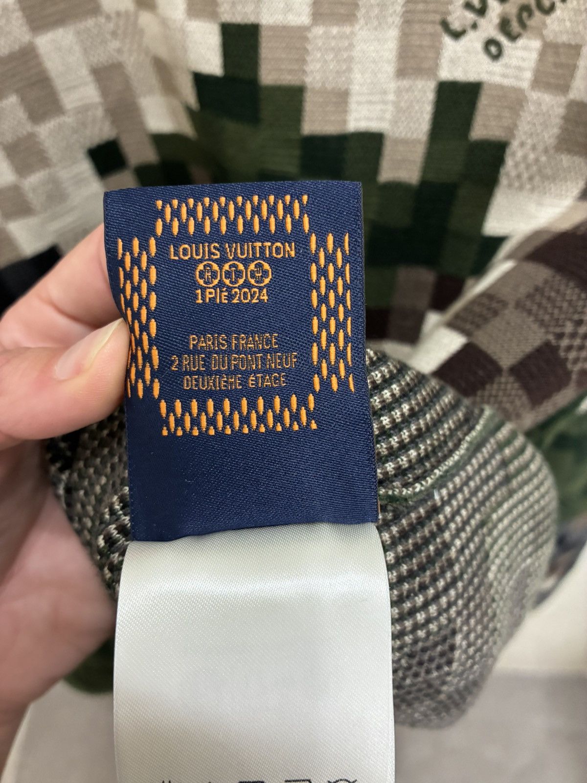 Louis Vuitton Louis Vuitton Pixelated Sweater By Pharrel Size US M / EU 48-50 / 2 - 7 Thumbnail