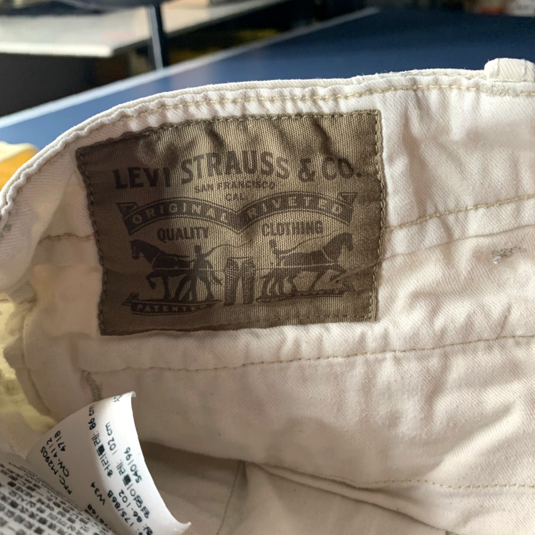 Levi's Levis Short Mens SIZE 34 Ivory Utility Pockets Outdoor 34X10 Size US 34 / EU 50 - 2 Thumbnail
