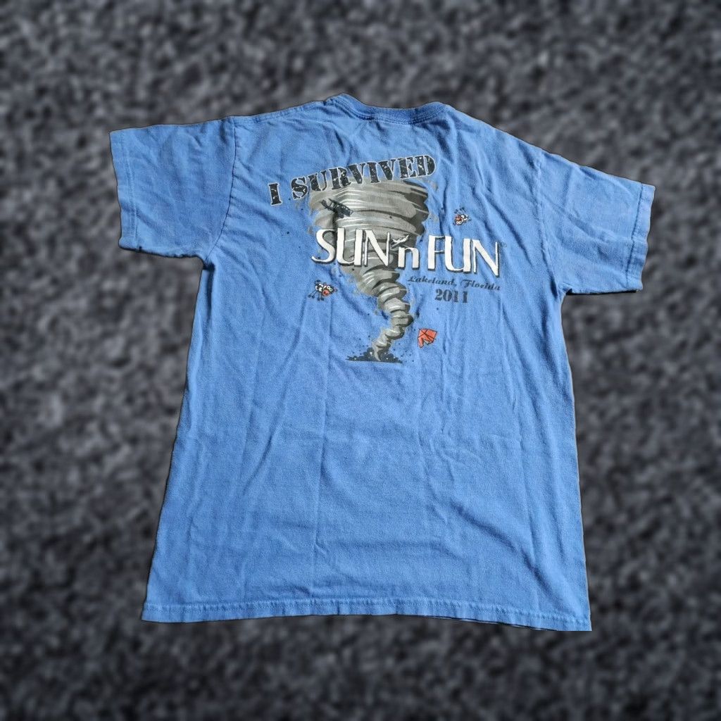 Gildan Mens M I Survived Sun N Fun 2011 Tornado T Shirt Lakeland FL Double Sided Shirt Adults M Blue Classic Logo N/A? Size US M / EU 48-50 / 2 - 1 Thumbnail