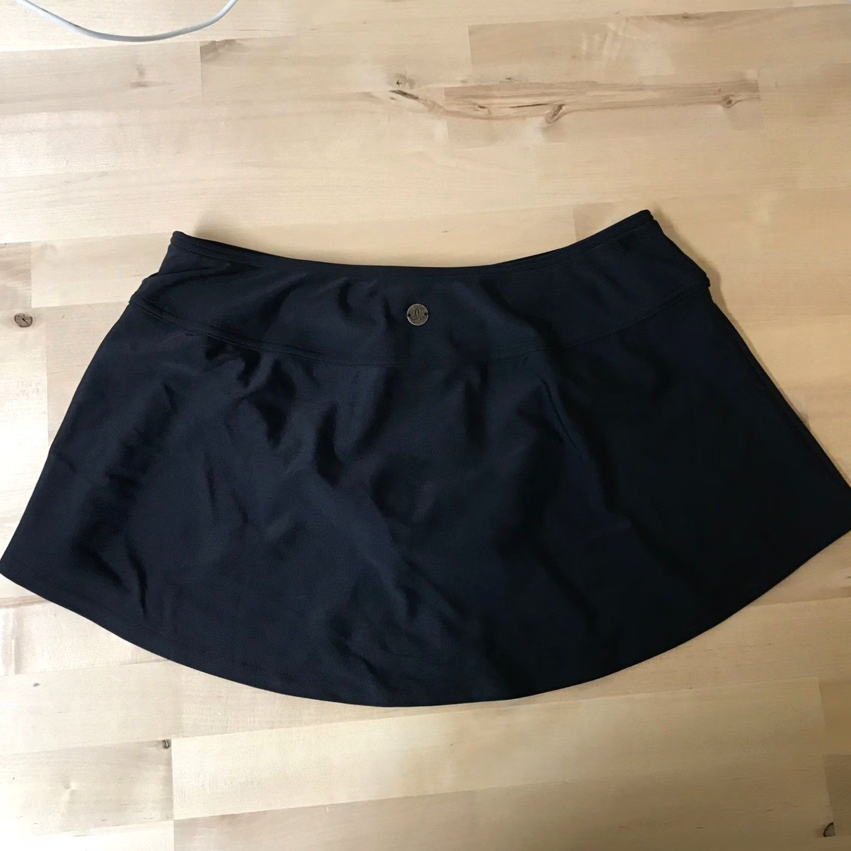 Prana prAna Black Athletic Swim Skirt Wide Waistband Logo Charm Size S Womens Swimsuit Bottom Sporty Modest Quick Dry Size 28" / US 6 / IT 42 - 4 Thumbnail