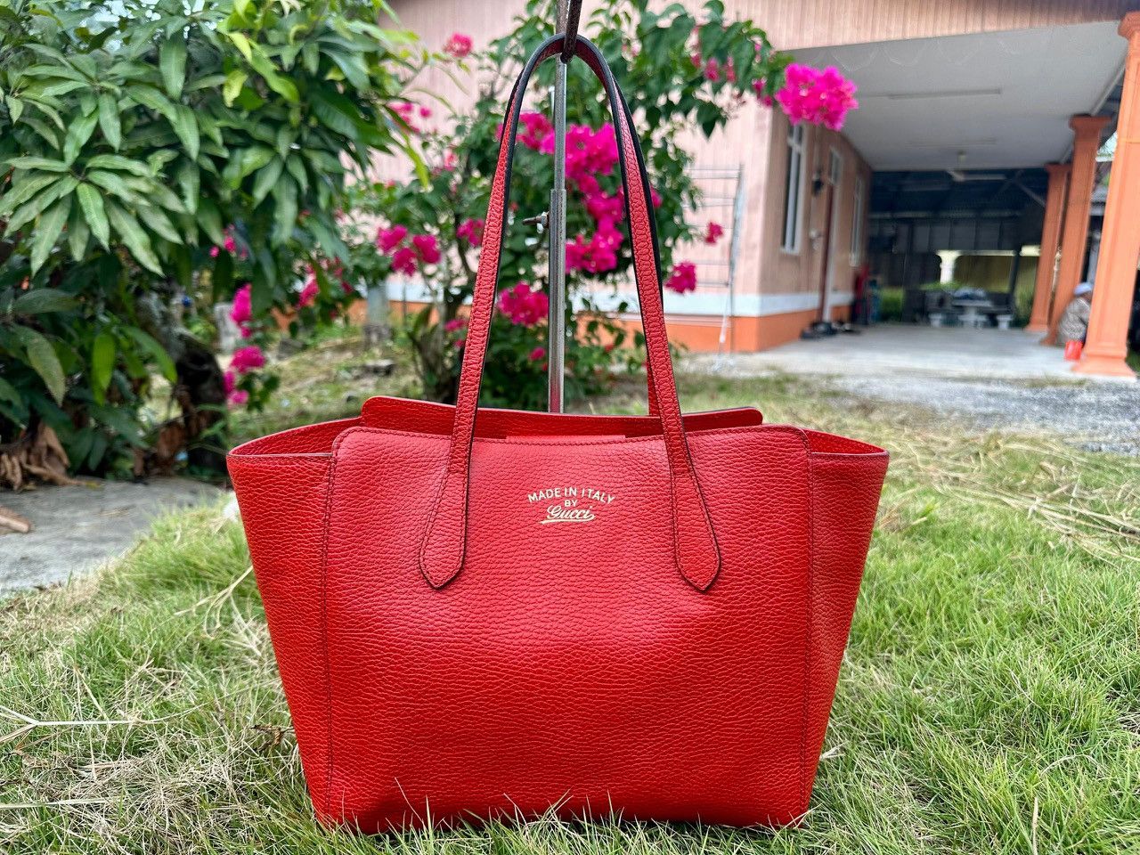 Gucci Authentic Gucci Swing Leather Medium Tote Bag Size ONE SIZE - 1 Thumbnail
