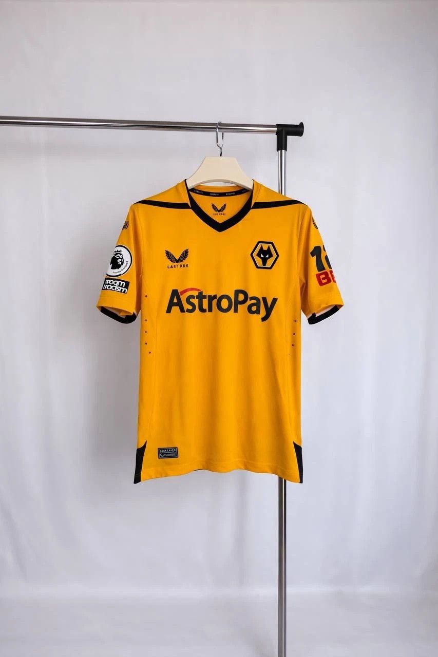 Castore Castore Wolverhampton Wanderers Wolves Home Football Shirt Size US M / EU 48-50 / 2 - 1 Thumbnail