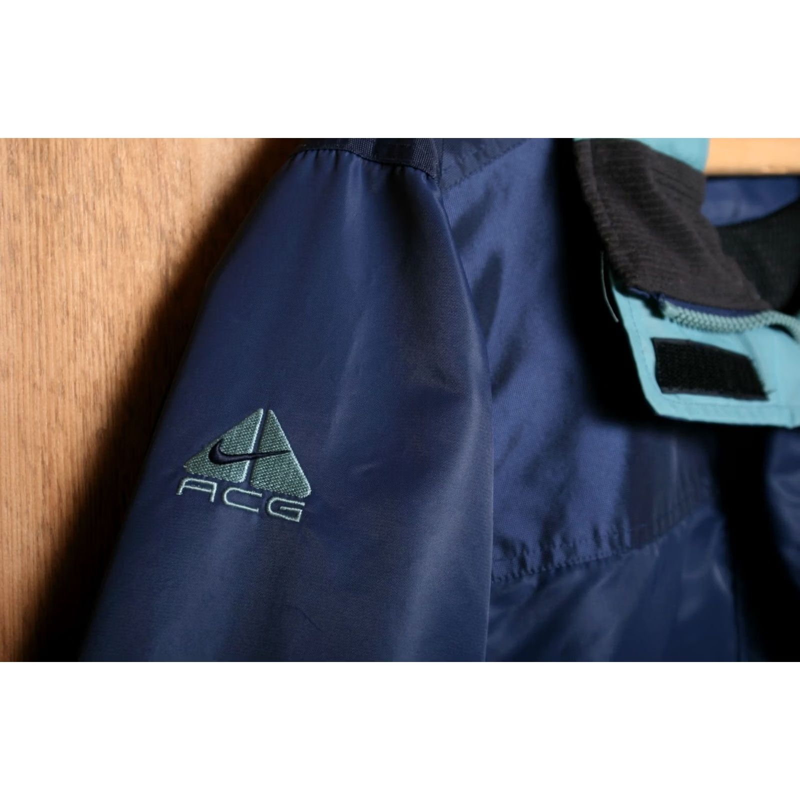 Nike ACG VINTAGE Nike ACG Outer Layer 3 Blue Nylon Windbreaker Rain Jacket Women's M Blue Windbreaker Nike ACG Jacket Womens M Size M / US 6-8 / IT 42-44 - 6 Thumbnail