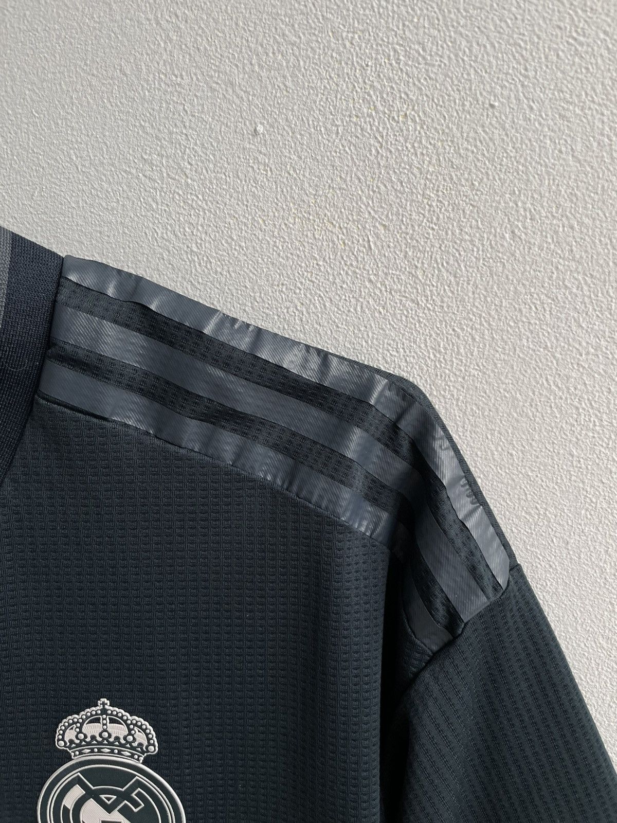 Vintage Real Madrid 2018 2019 Away Football Shirt Soccer Jersey Size US S / EU 44-46 / 1 - 11 Thumbnail