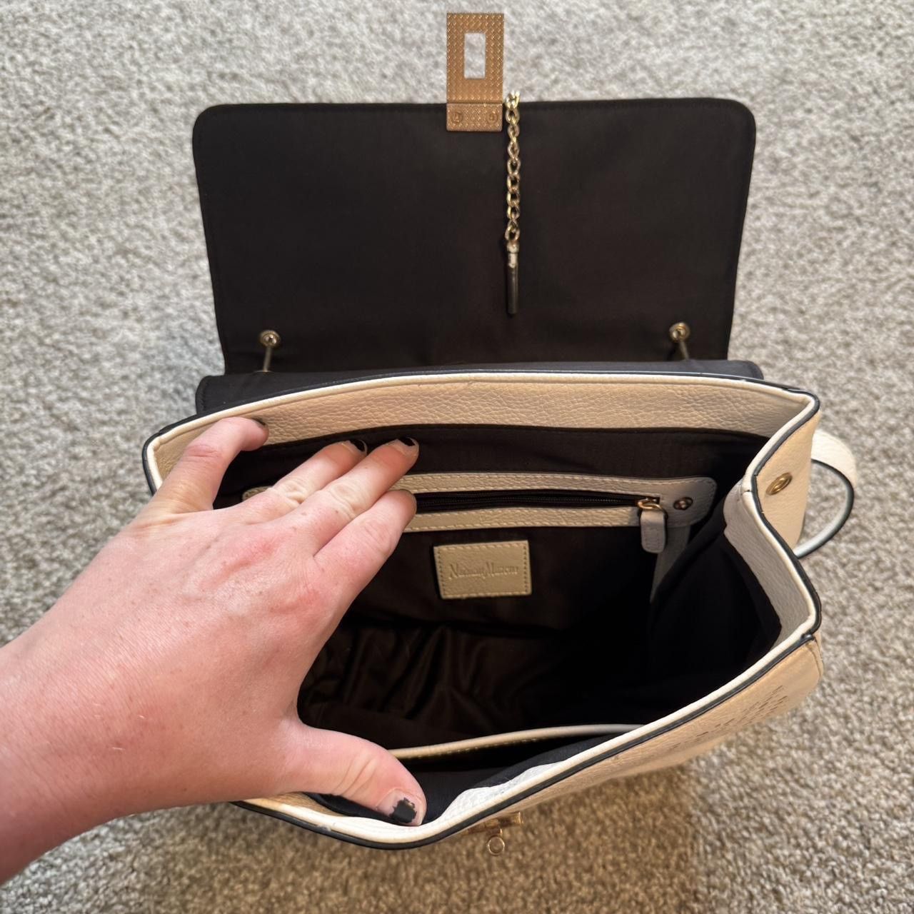 Neiman Marcus Cream Leather Shoulder/Crossbody Bag Size ONE SIZE - 4 Thumbnail
