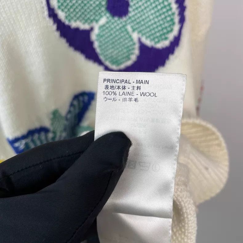 Louis Vuitton Louis Vuitton Large tricolor flower round neck long-sleeve Size US S / EU 44-46 / 1 - 7 Thumbnail