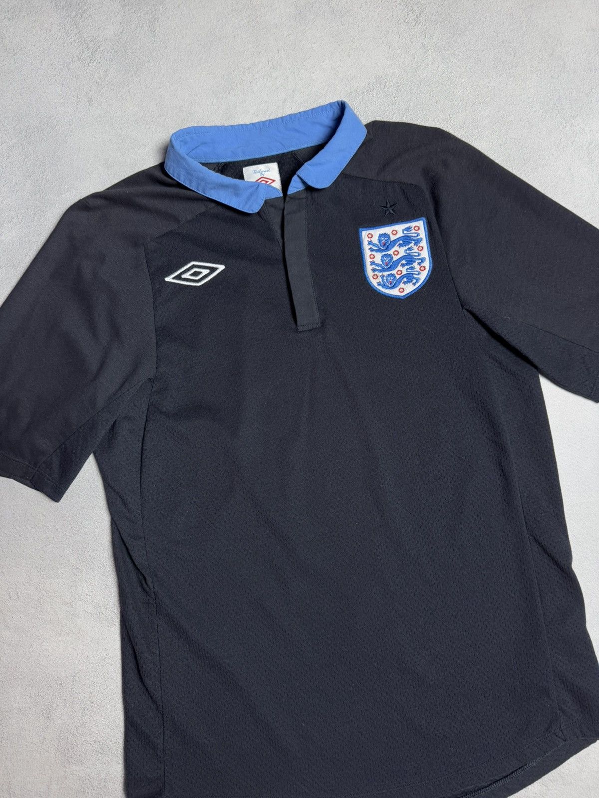 Umbro England 2010 2011 Away Football Shirt Soccer Jersey Umbro Size US S / EU 44-46 / 1 - 3 Thumbnail