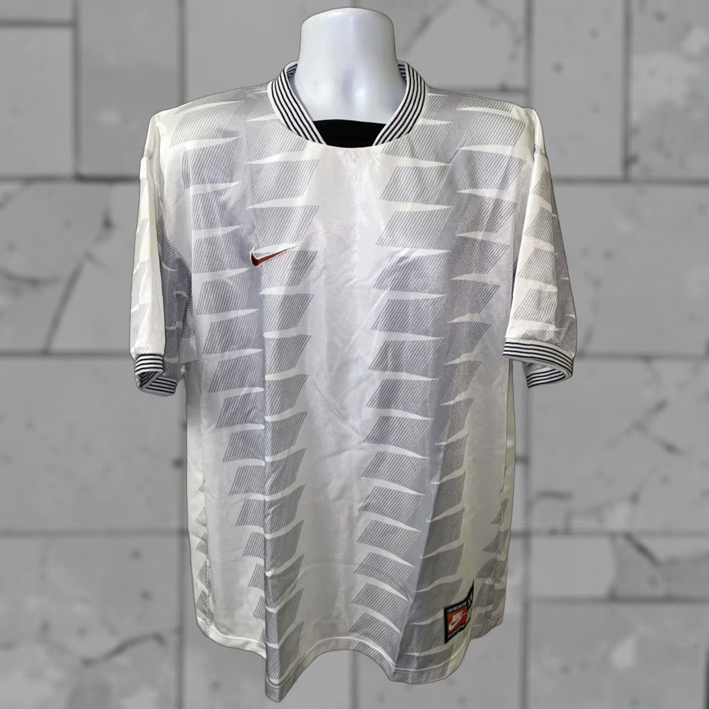 Nike Nike Mens T-Shirt Short Sleeve Jersey 2XL White Gray Regular Size 2XL Size US XXL / EU 58 / 5 - 1 Thumbnail