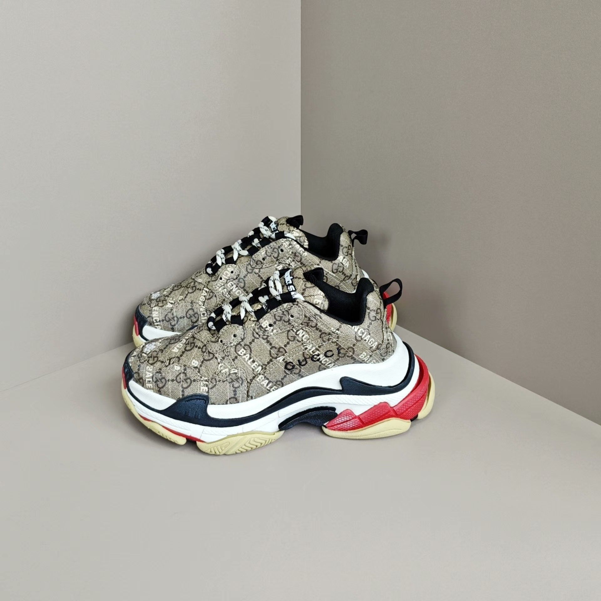 Balenciaga Balenciaga Collab Lowtop Sneakers us_6 Women Size US 6 / IT 36 - 1 Thumbnail