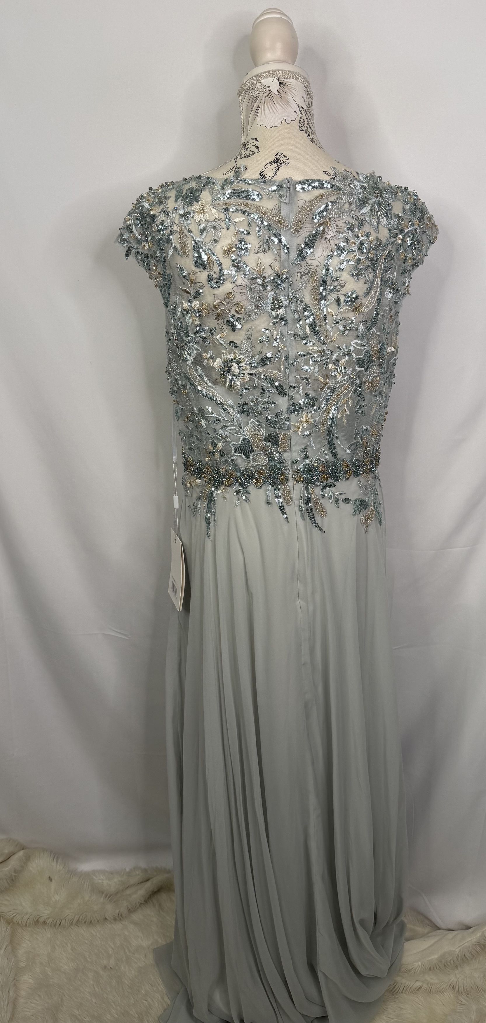 Mac Duggal Mac Duggal Embellished Cap Sleeve Bodice Chiffon Gown NWT Size XL / US 12-14 / IT 48-50 - 12 Thumbnail