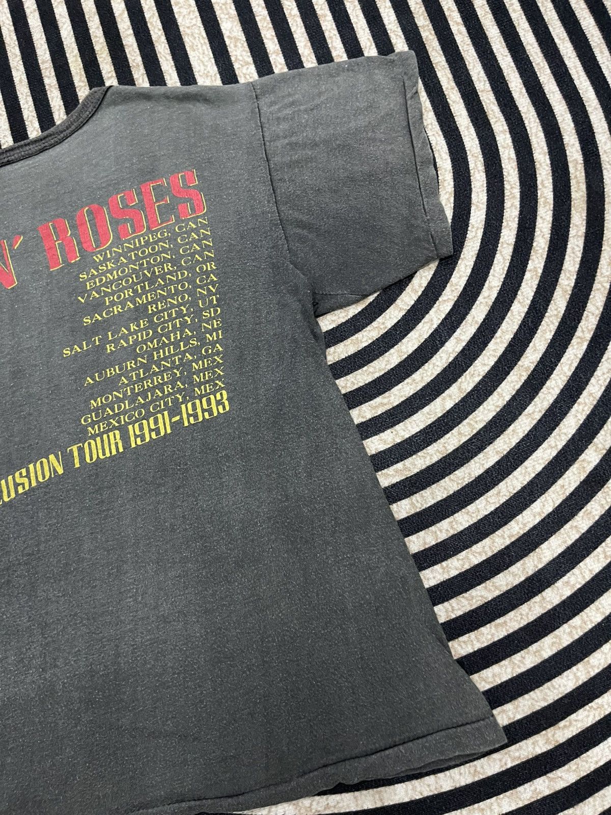 Guns N' Roses VINTAGE GUNS N ROSES USED YOUR ILLUSION TOUR 91-93 TEES Size US XS / EU 42 / 0 - 15 Thumbnail