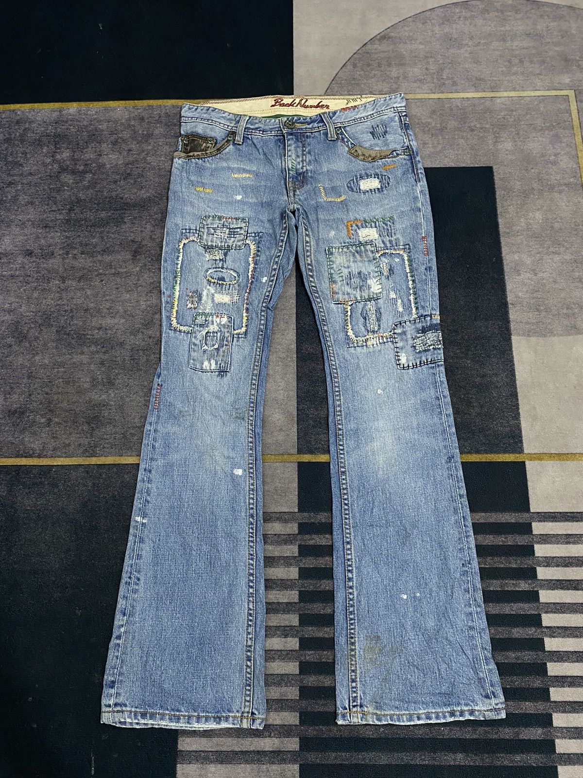BACK NUMBER DISTRESSED FLARE BOOT CUT DENIM PANTS