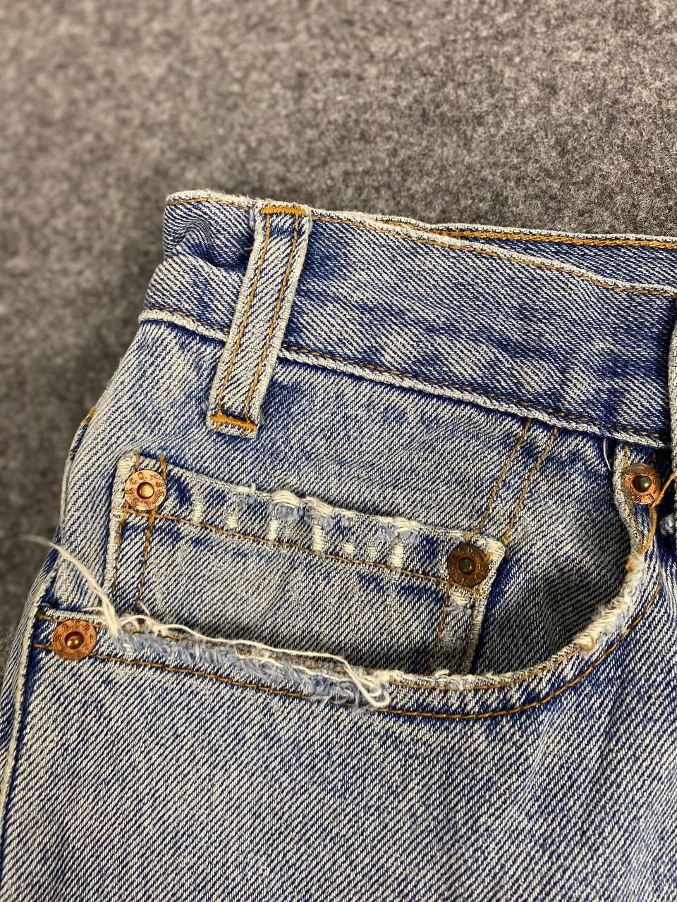 Levi's vintage levis 550 lightwash distressed baggy denim Size US 35 - 10 Thumbnail