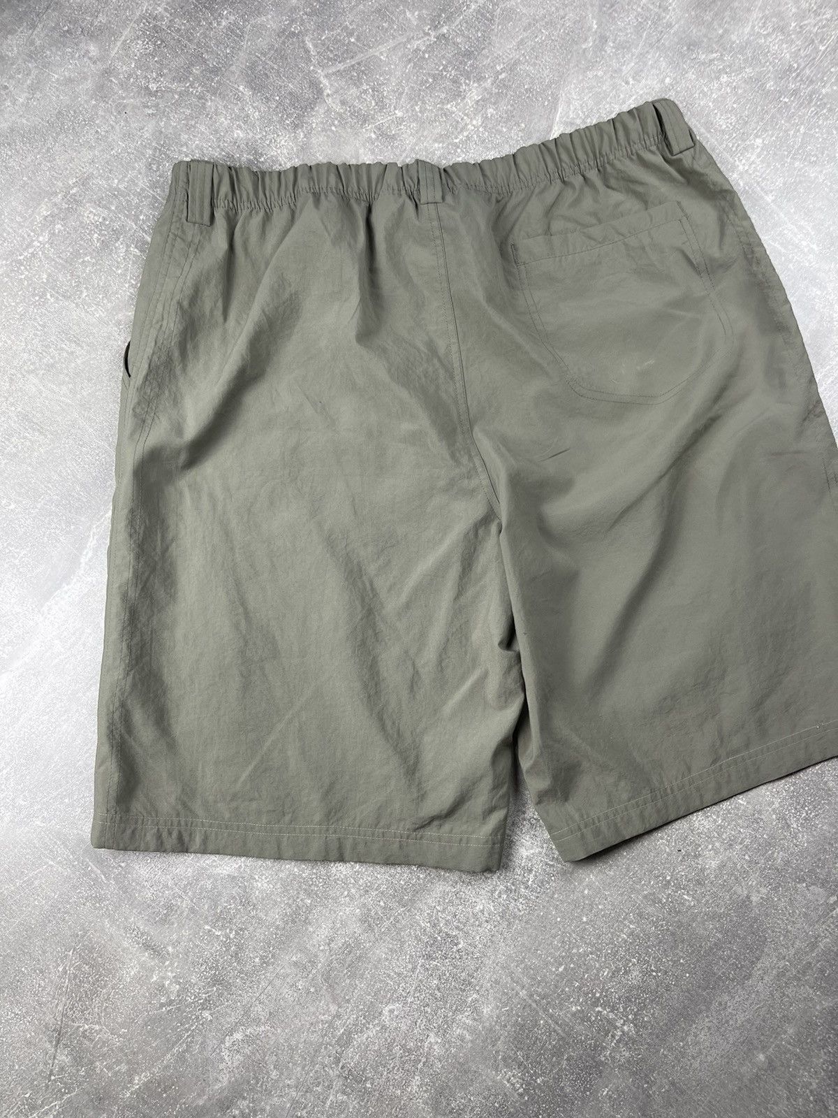 Nike ACG Nike ACG Outdoor Khaki Polyester Cargo Shorts Gorpcore Size US 38 / EU 54 - 9 Thumbnail