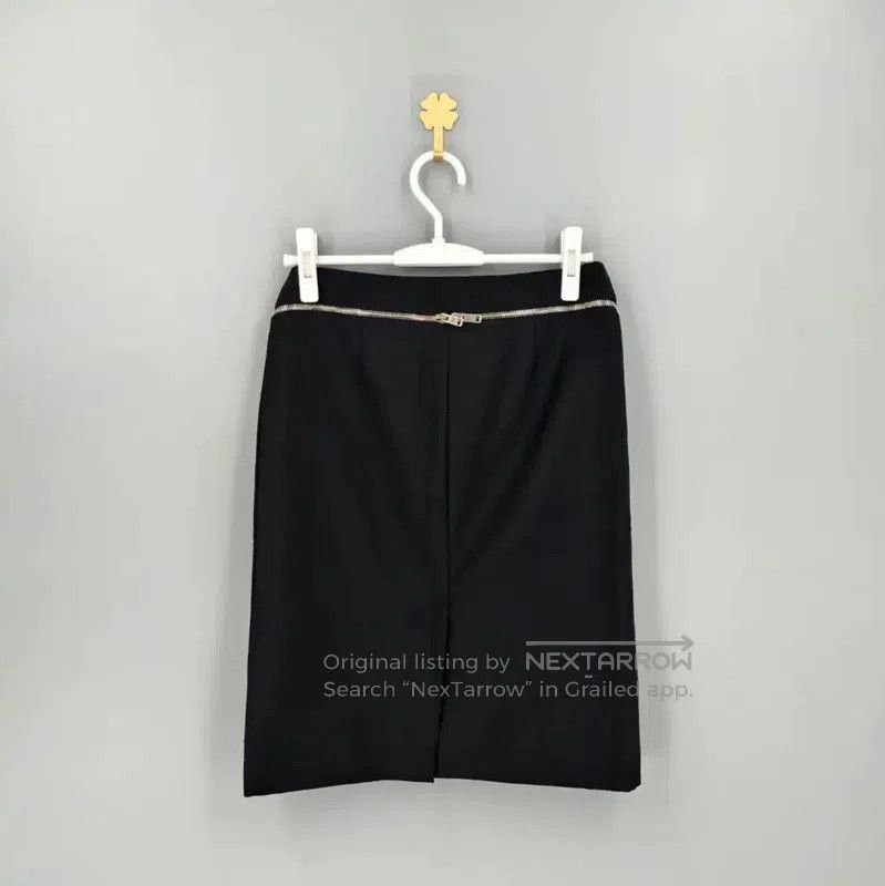 Givenchy Givenchy Black Wool Midi Skirt for Women . Size 28" / US 6 / IT 42 - 2 Thumbnail