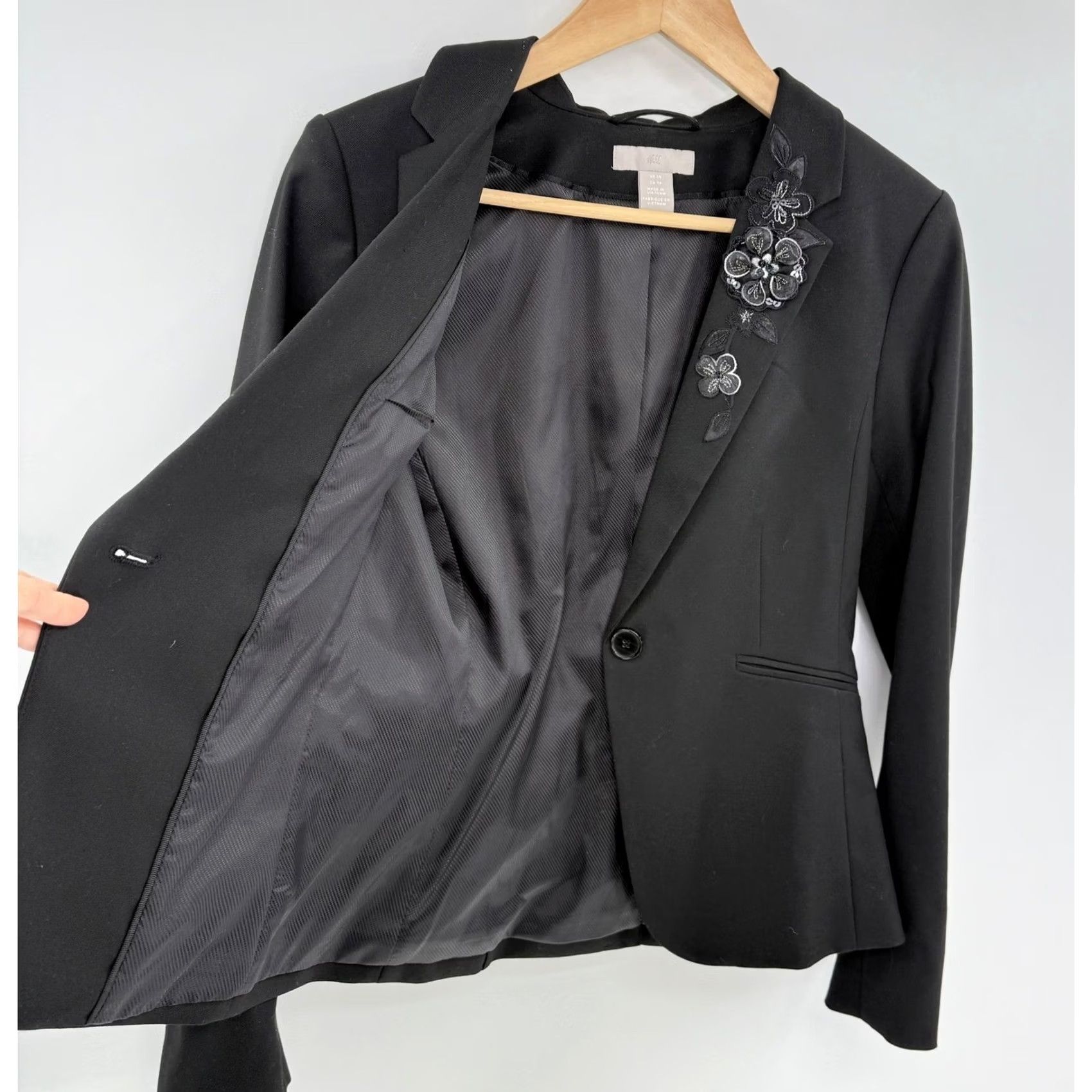 H&M H&M Blazer XS Black Floral Applique Embellished Career Business Coat Jacket Size XS / US 0-2 / IT 36-38 - 5 Thumbnail