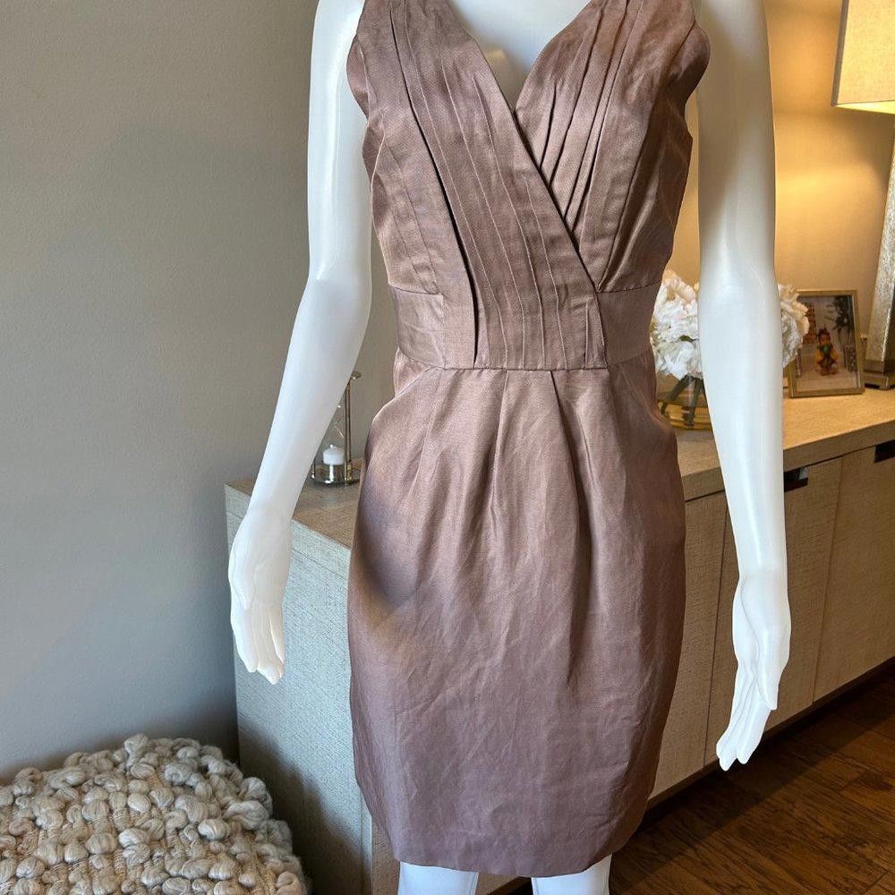 Banana Republic Banana Republic Linen Blend Pleated Bodice V-Neck Dress. Size M / US 6-8 / IT 42-44 - 1 Thumbnail