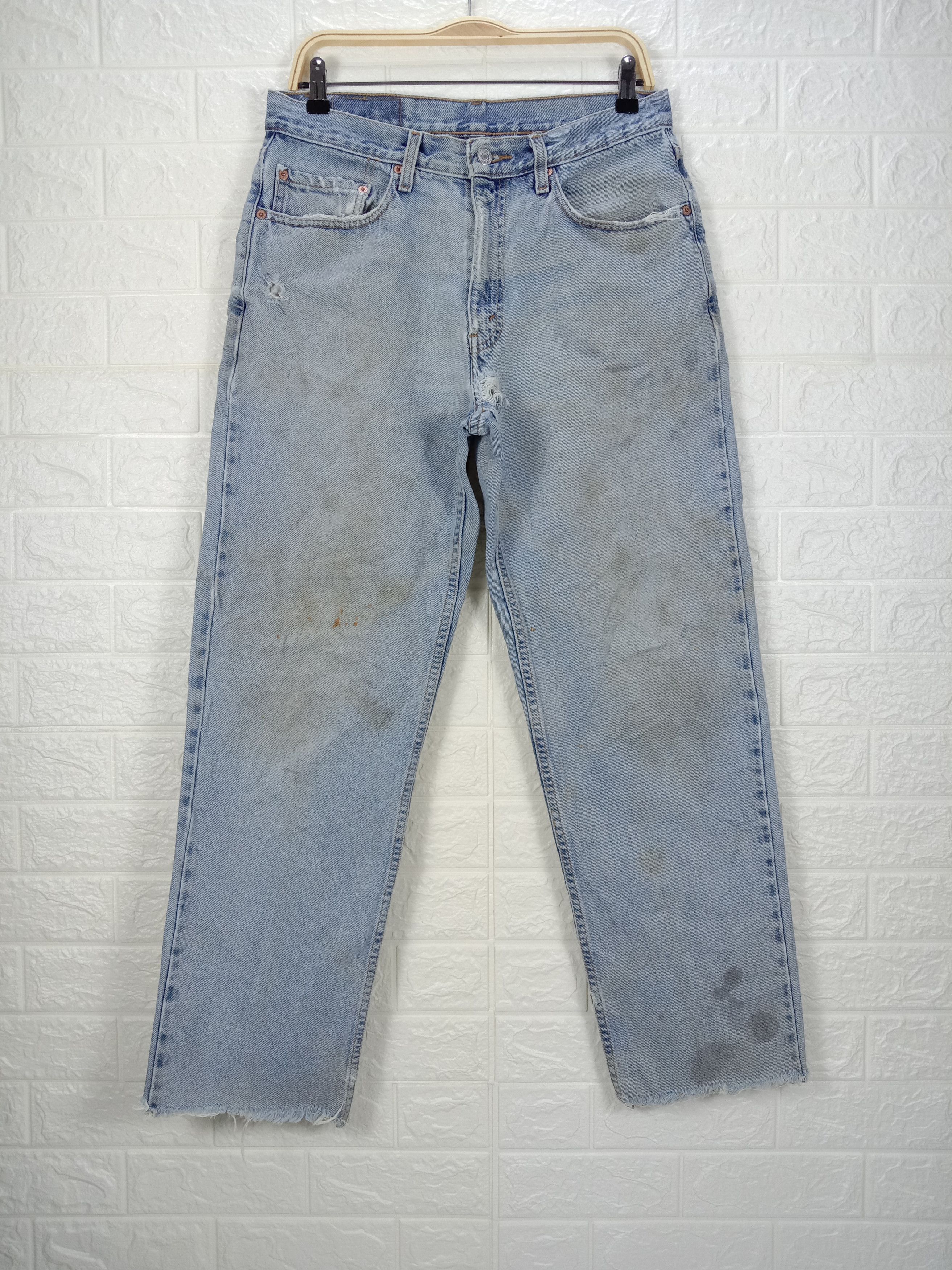 image of Vintage Levi's 550 Jeans Light Wash Distressed Denim in Blue, Men's (Size 32)