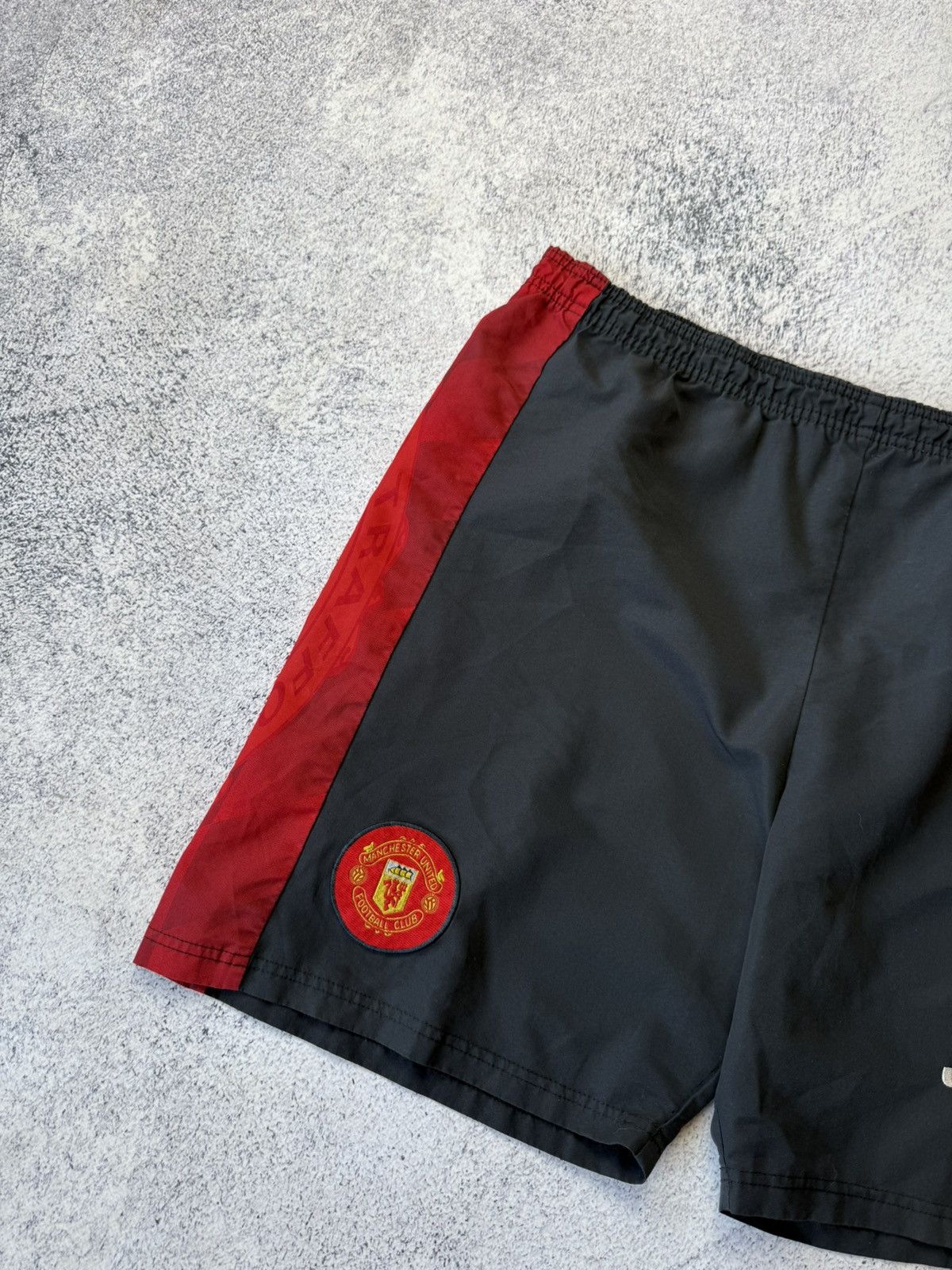 Umbro MANCHESTER UNITED 1996 FOOTBALL SOCCER SHORTS HOME UMBRO Size US 34 / EU 50 - 2 Thumbnail