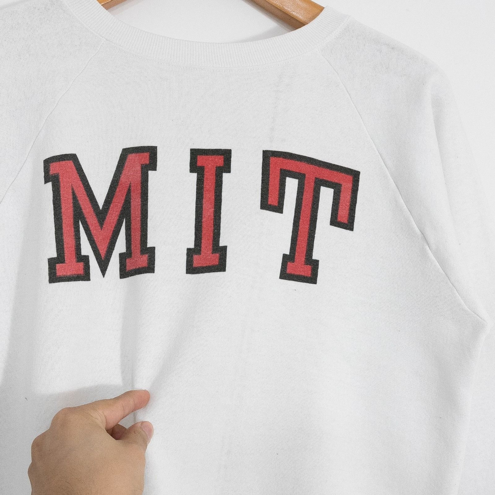 Champion Vintage 80s Champion MIT Sweatshirt Large Distressed Raglan Size US L / EU 52-54 / 3 - 4 Thumbnail